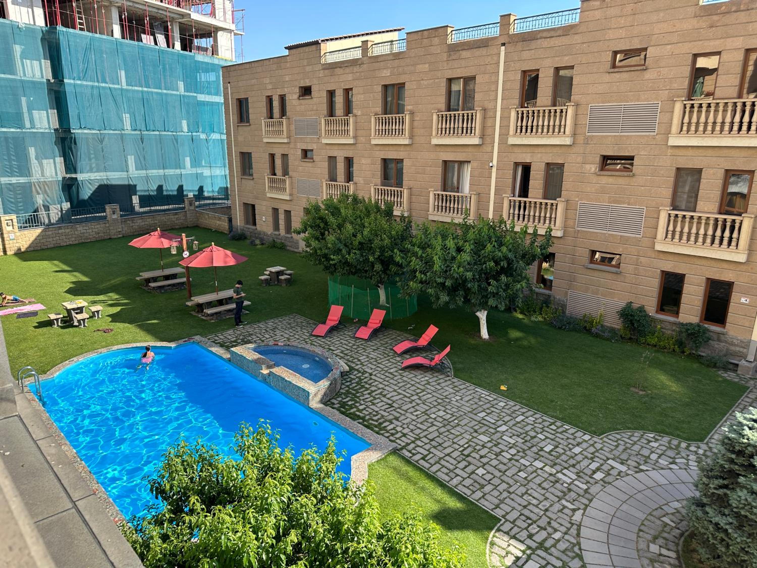 Verin Antarayin street, 3 bedrooms Beautiful and Spacious apartment VA111