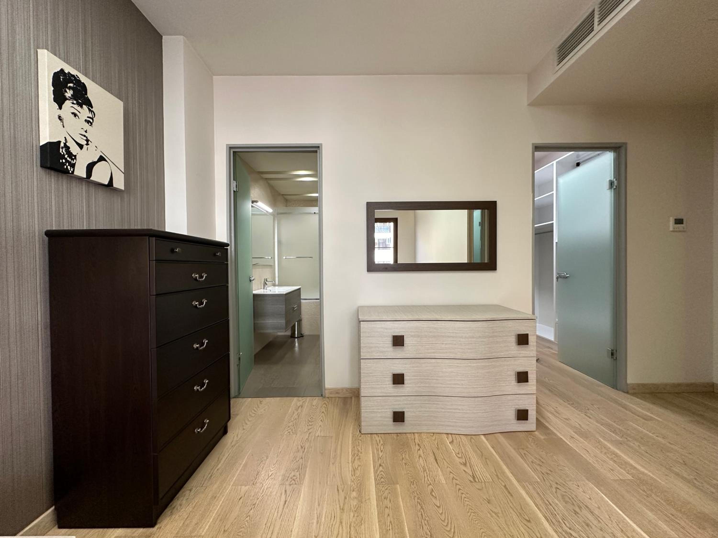 Verin Antarayin street, 3 bedrooms Beautiful and Spacious apartment VA111