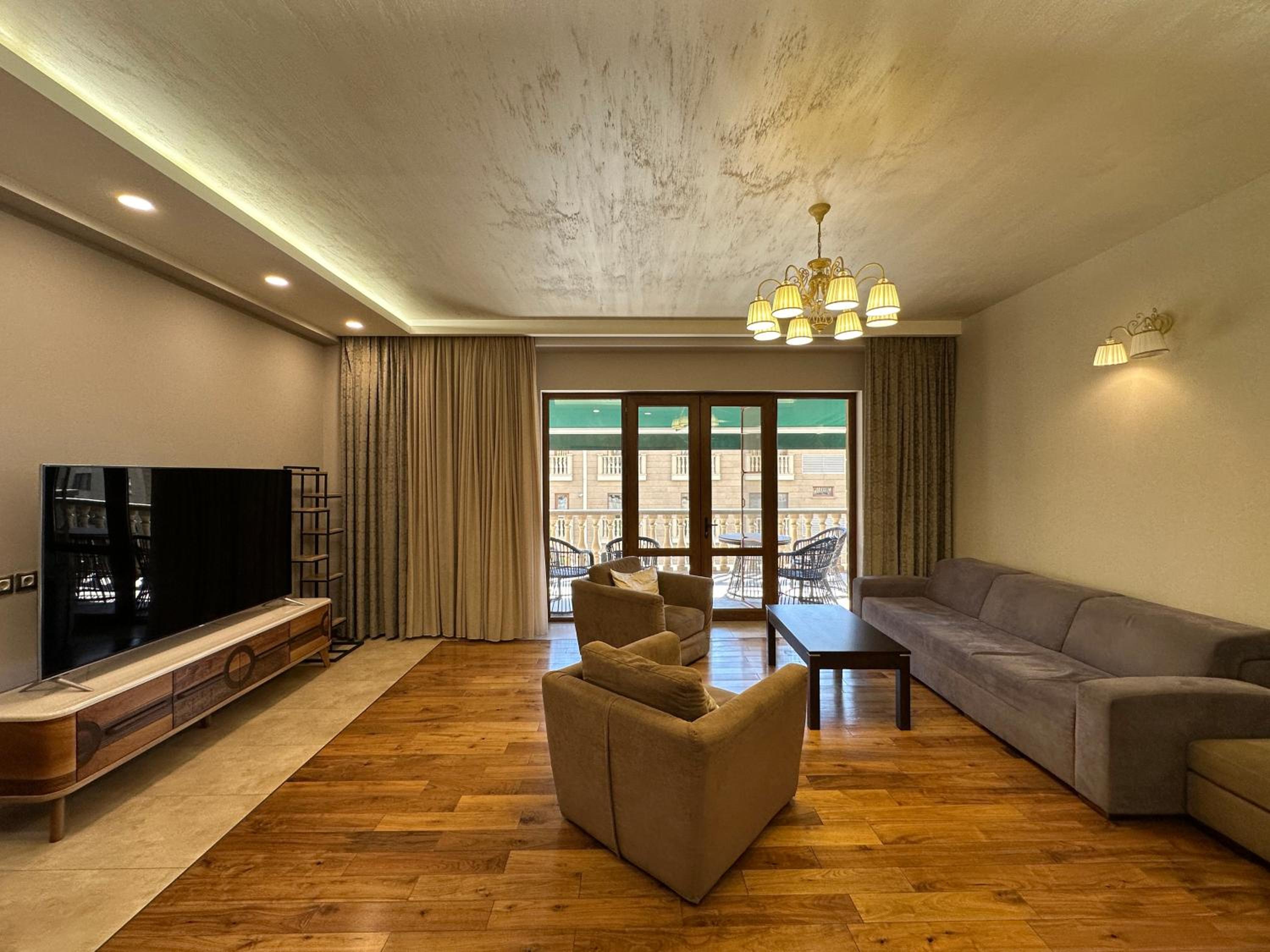 Verin Antarayin street, 3 bedrooms Beautiful and Spacious apartment VA111
