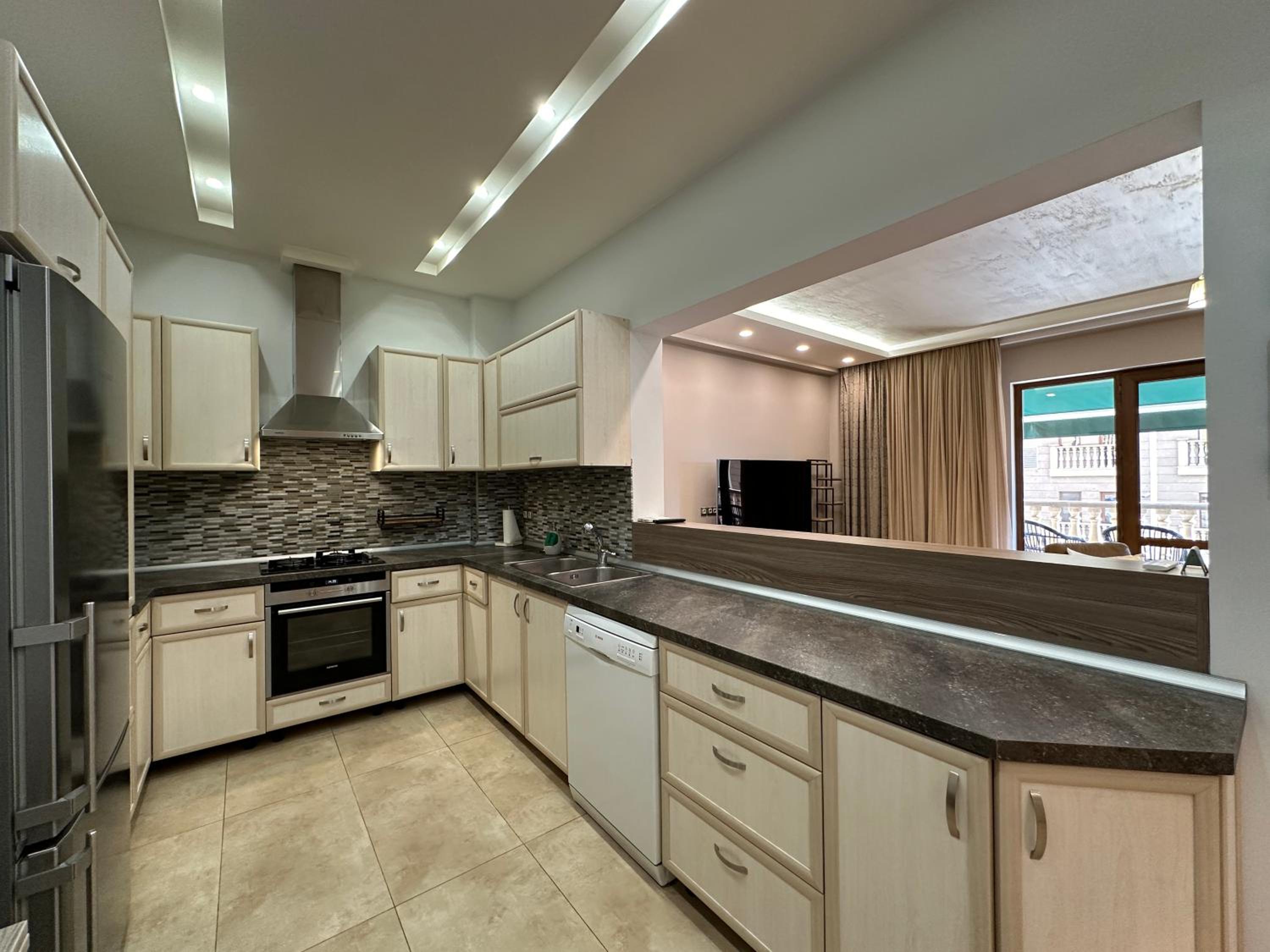 Verin Antarayin street, 3 bedrooms Beautiful and Spacious apartment VA111