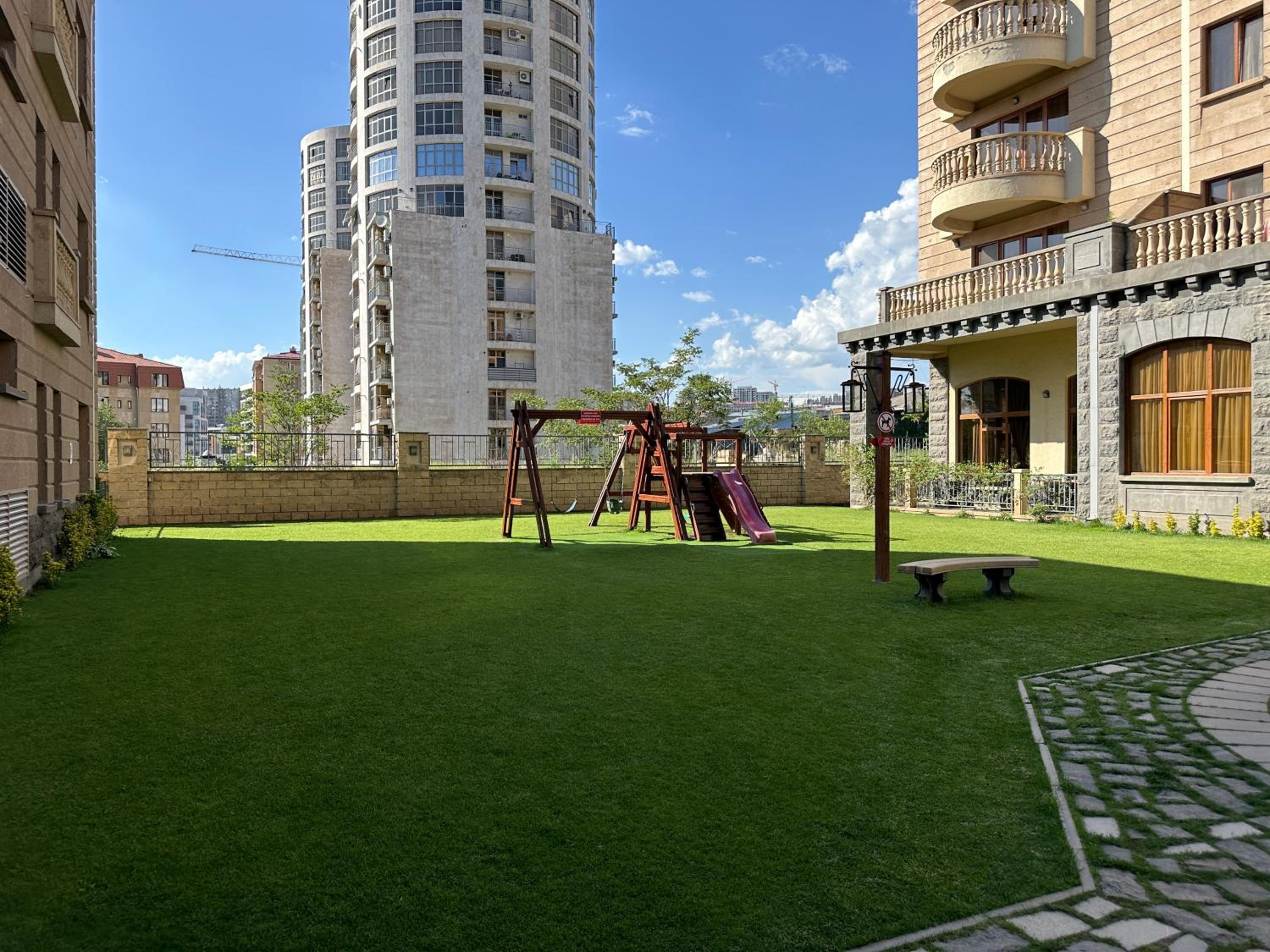 Verin Antarayin street, 3 bedrooms Beautiful and Spacious apartment VA111