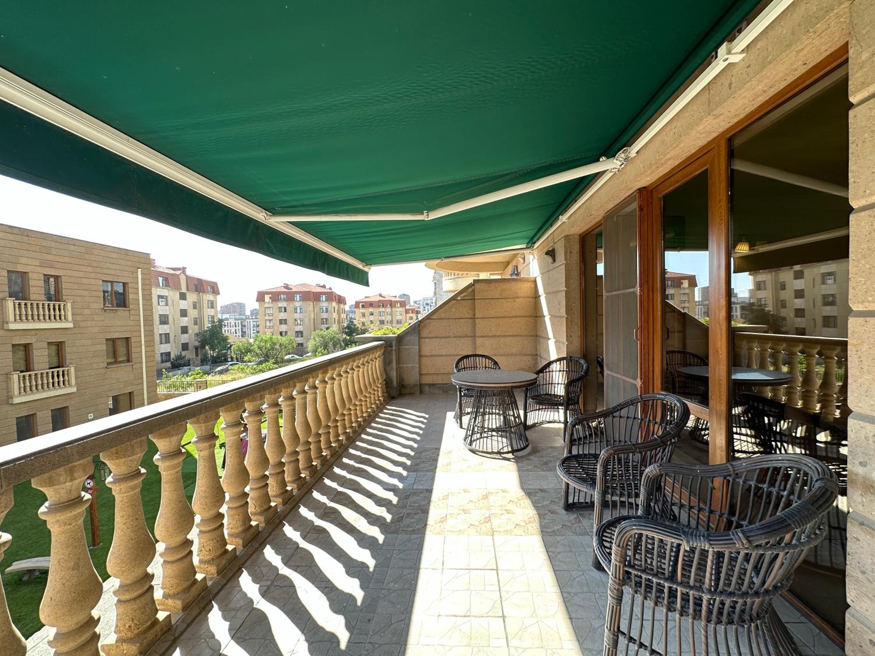 Verin Antarayin street, 3 bedrooms Beautiful and Spacious apartment VA111