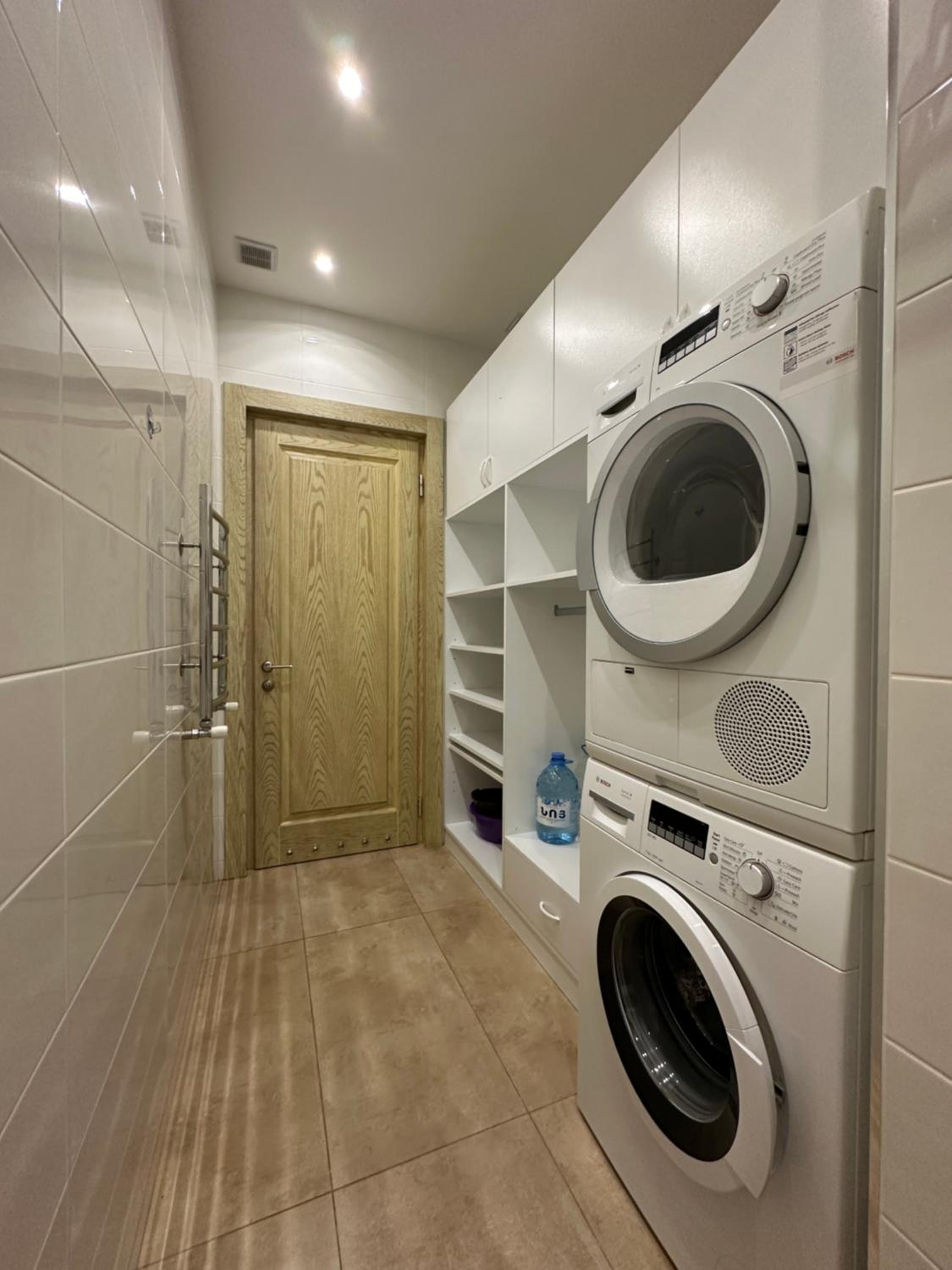 Verin Antarayin street, 3 bedrooms Beautiful and Spacious apartment VA111