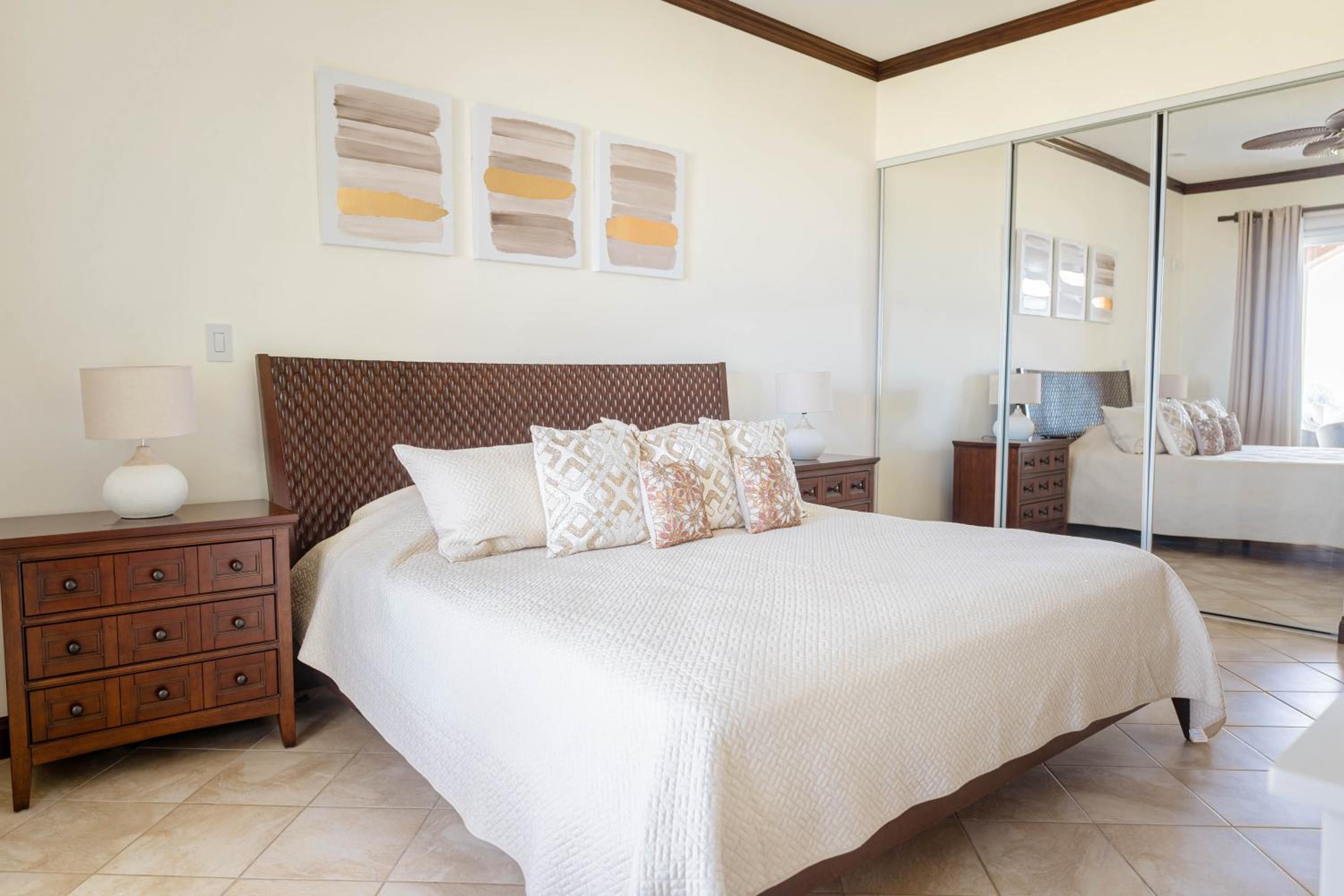 Luxury, ocean view, 3-bedroom condo @ Los Sueños