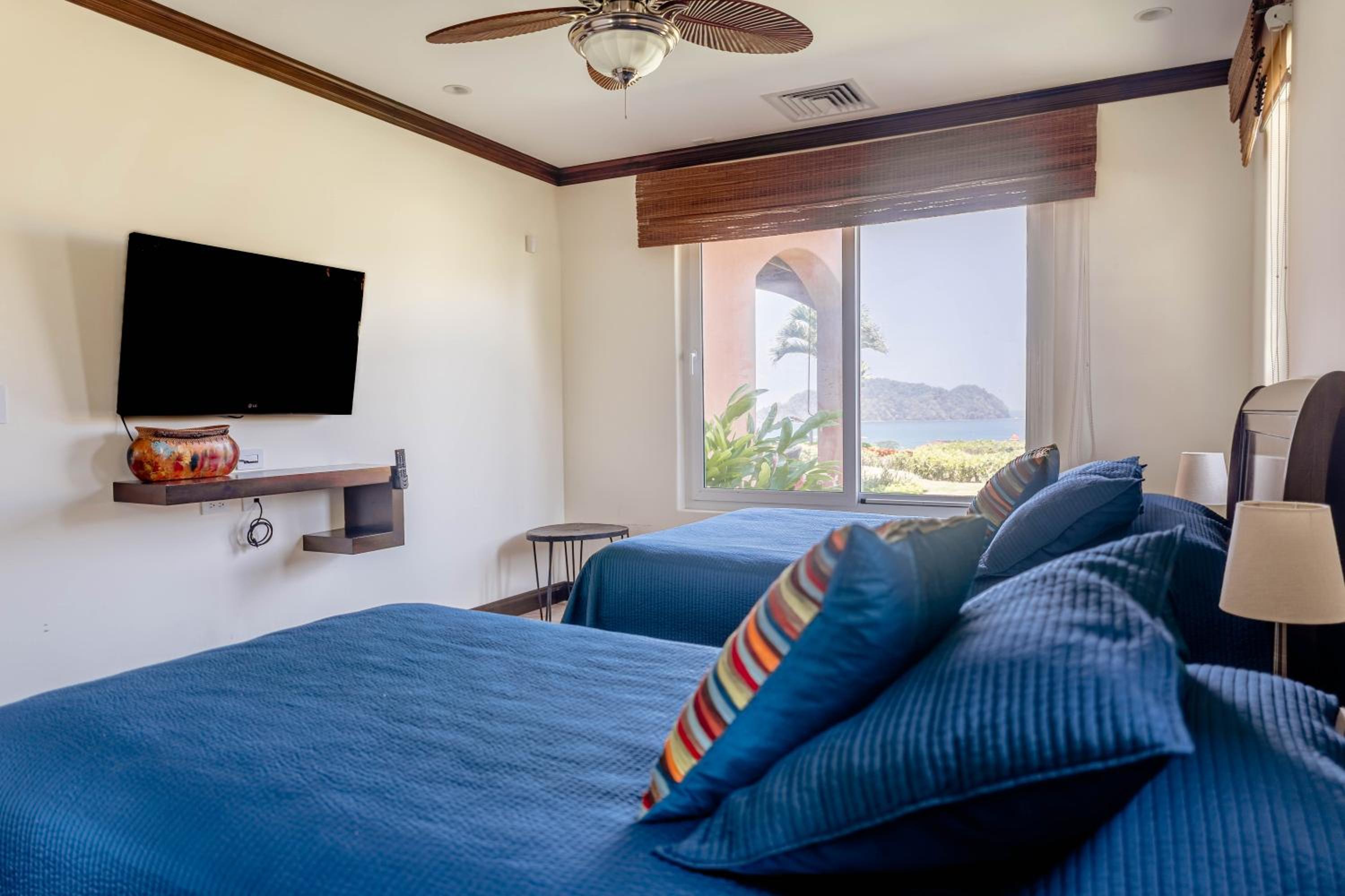 Luxury, ocean view, 3-bedroom condo @ Los Sueños