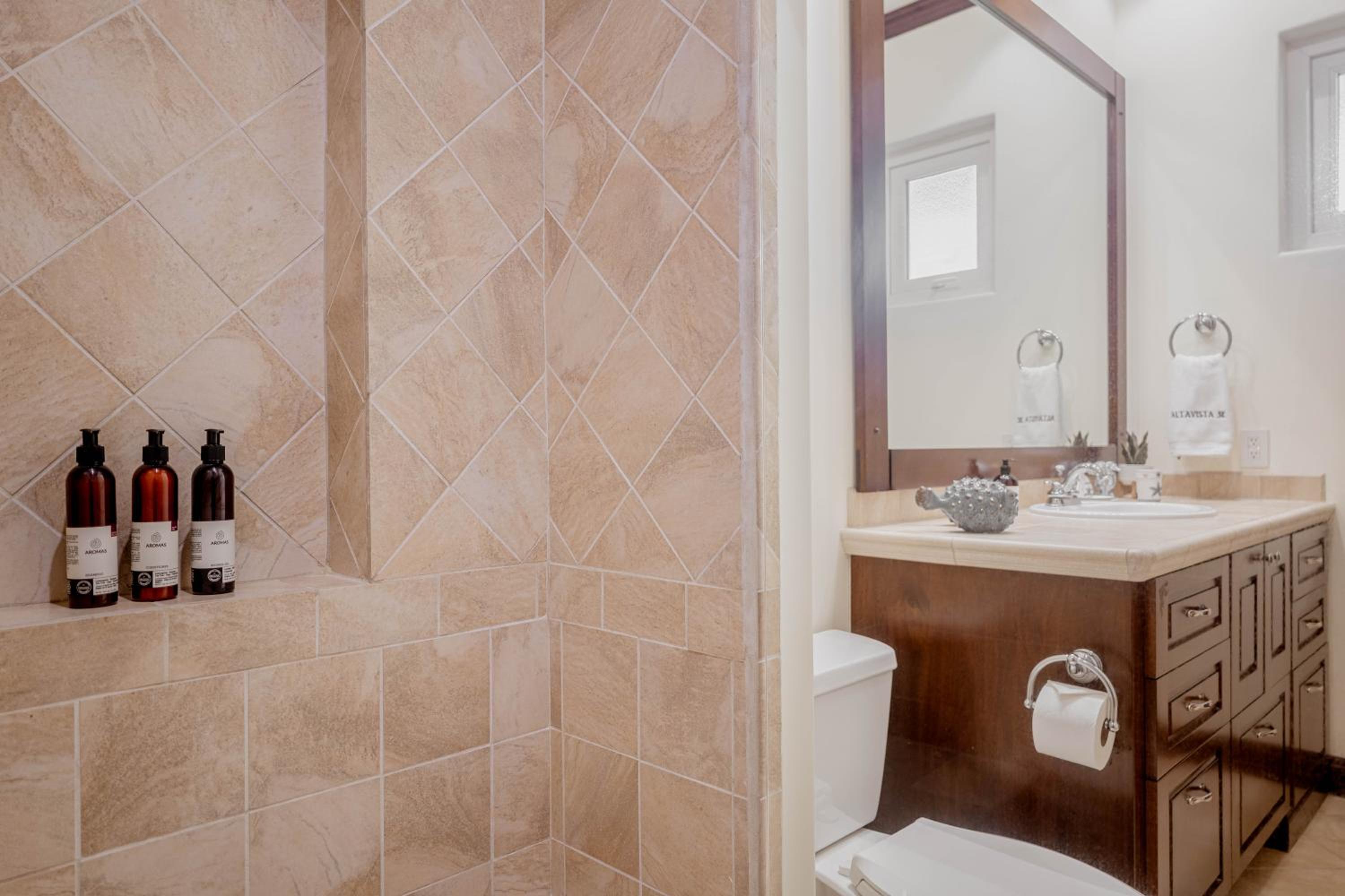 Luxury, ocean view, 3-bedroom condo @ Los Sueños