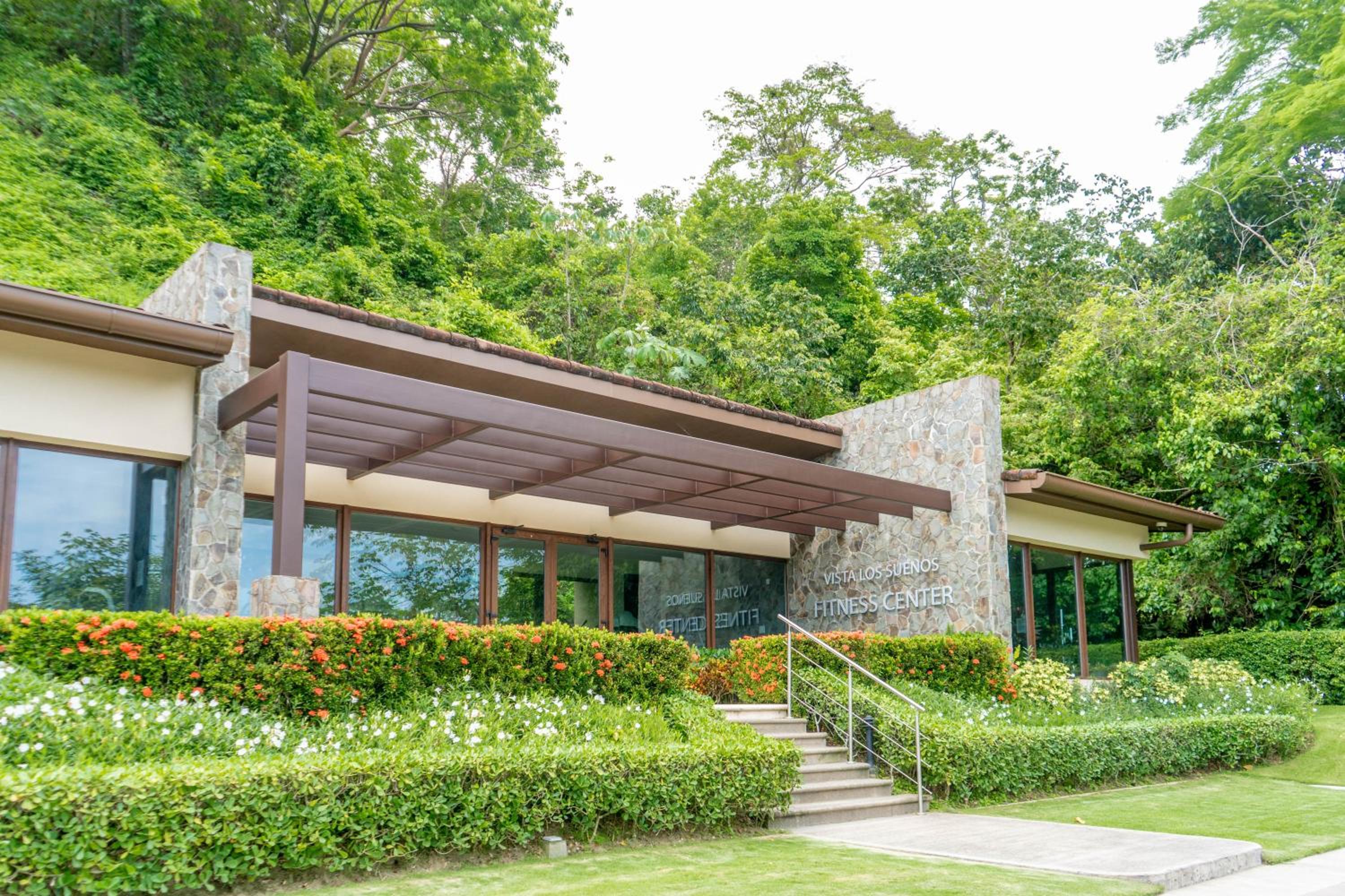 Luxury, ocean view, 3-bedroom condo @ Los Sueños