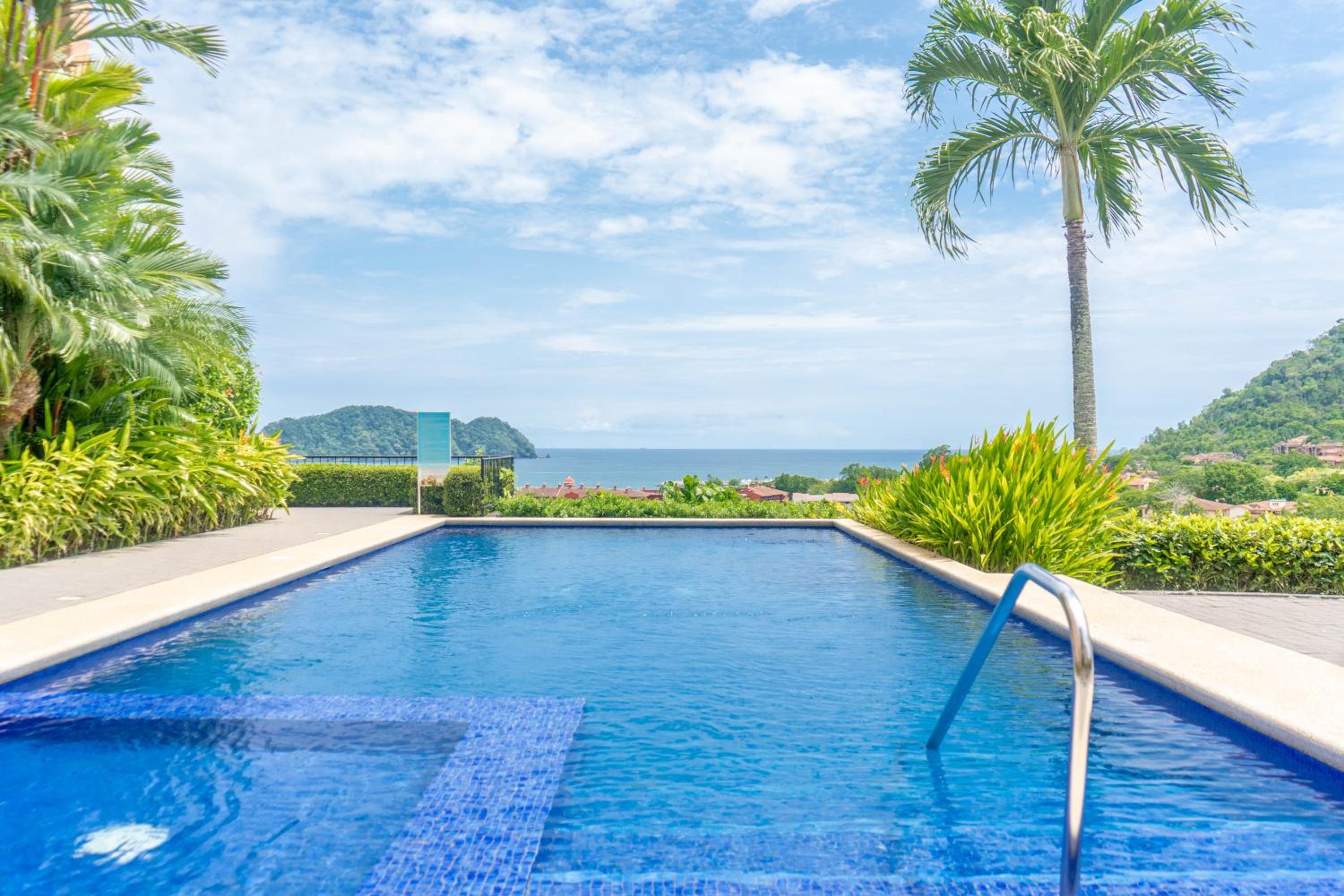 Luxury, ocean view, 3-bedroom condo @ Los Sueños