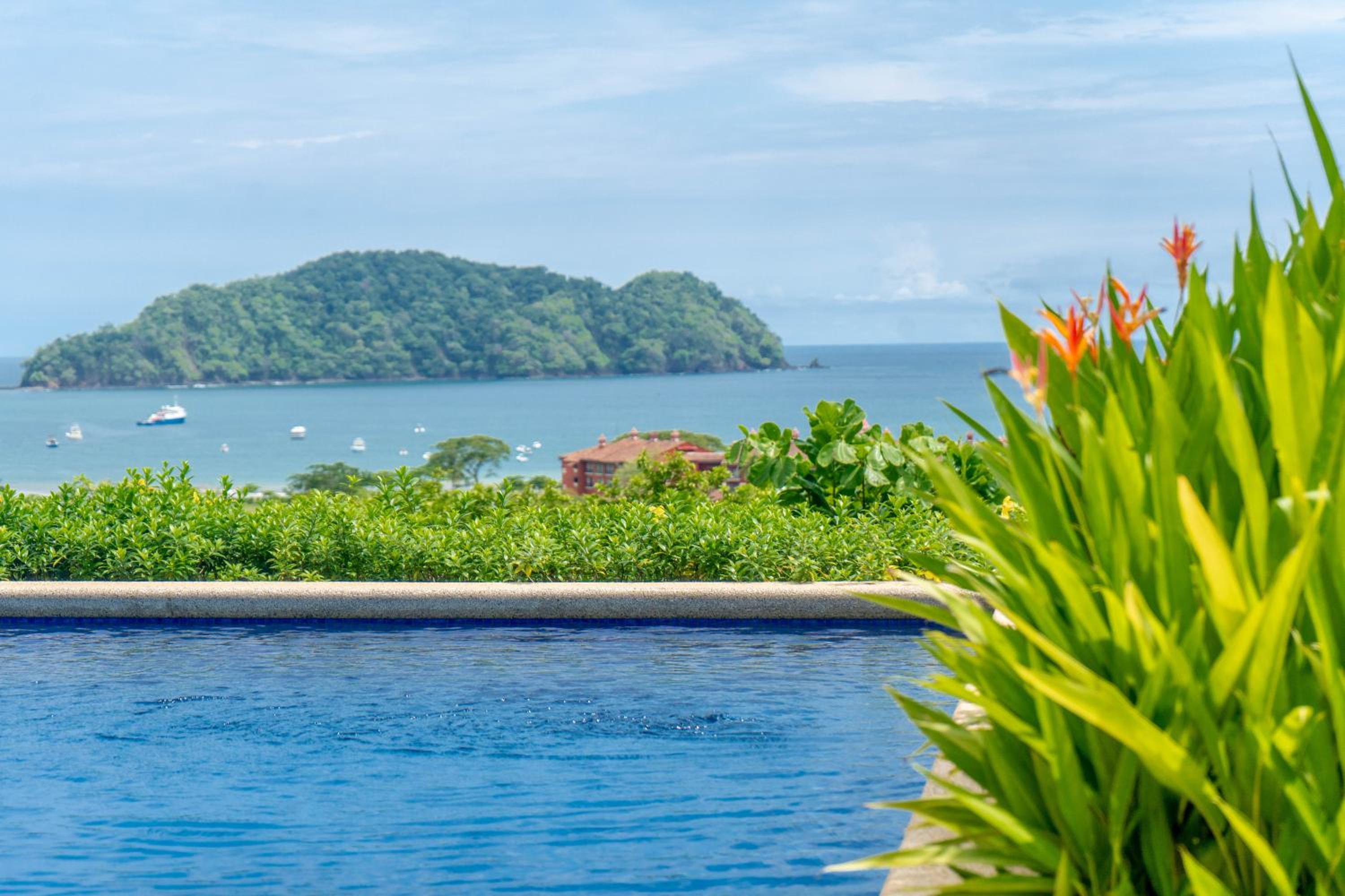 Luxury, ocean view, 3-bedroom condo @ Los Sueños