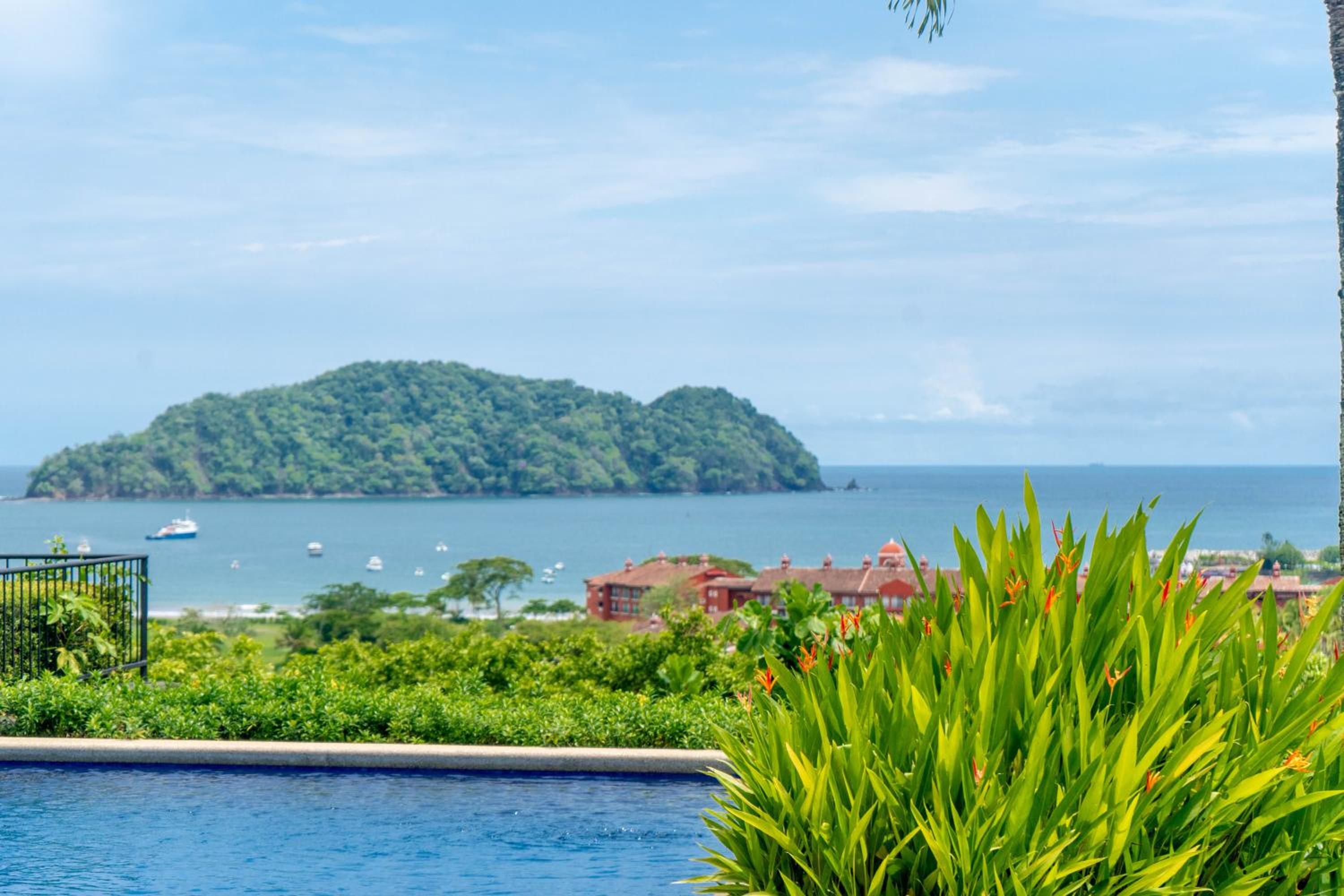Luxury, ocean view, 3-bedroom condo @ Los Sueños