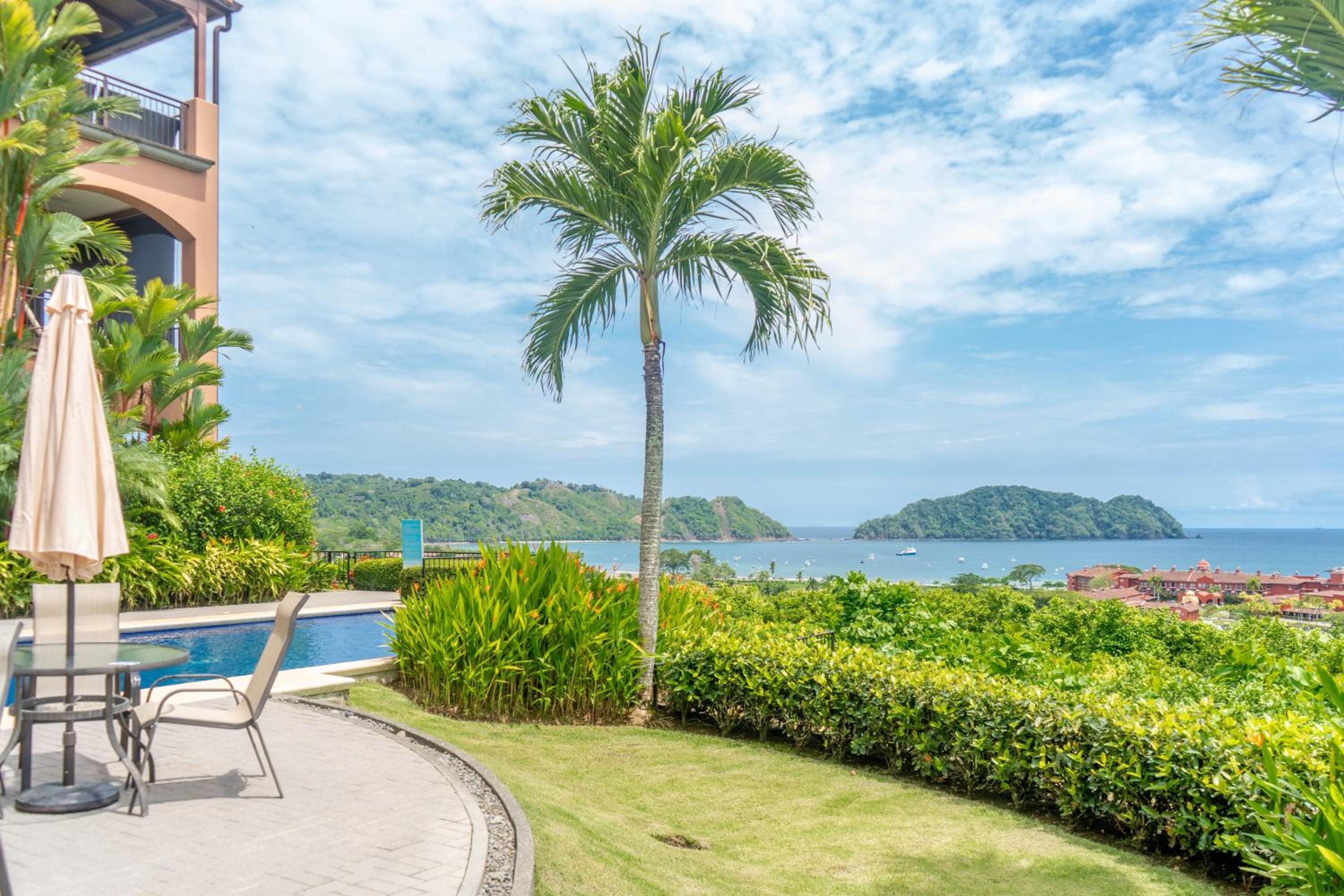 Luxury, ocean view, 3-bedroom condo @ Los Sueños