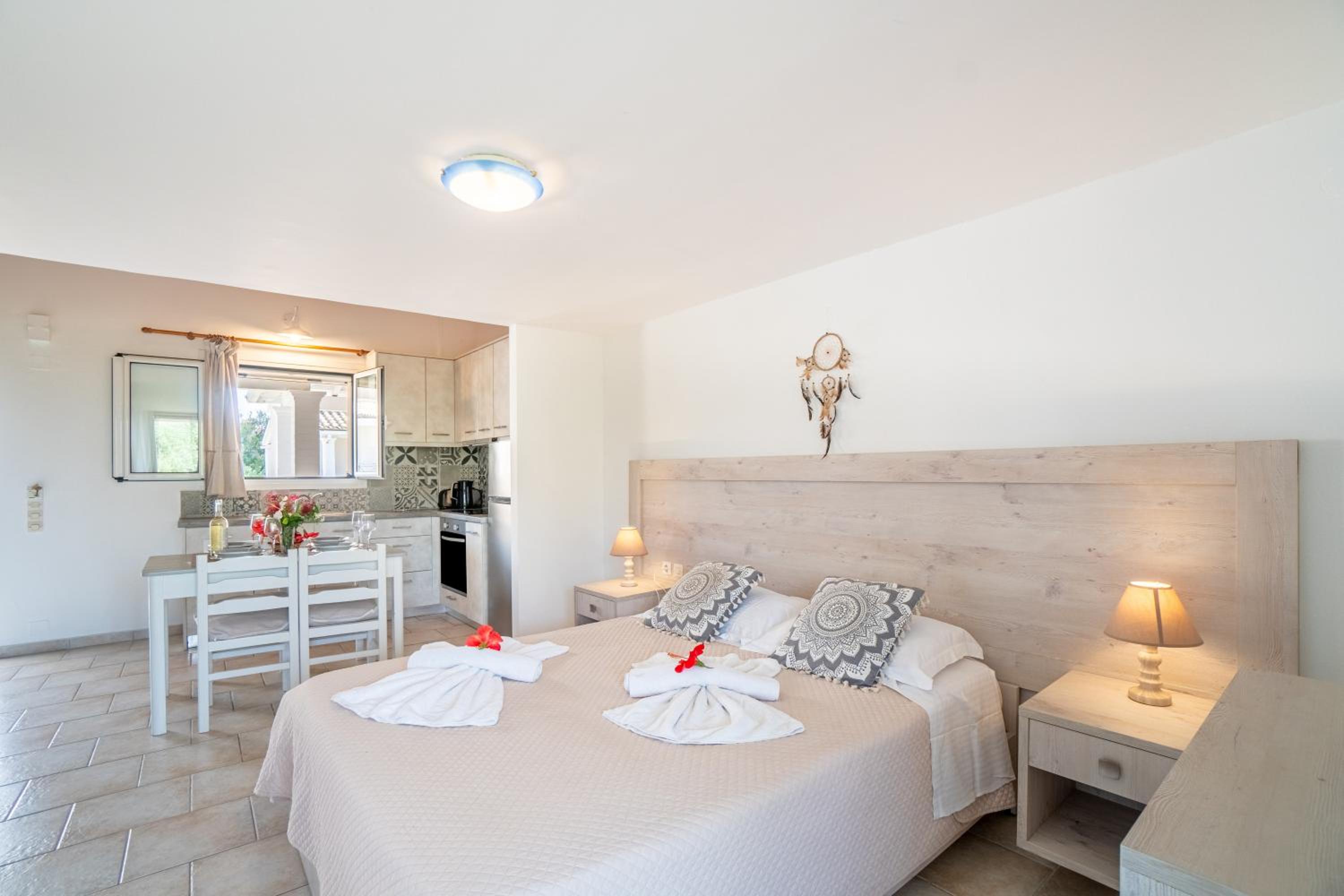 Anna Studio and Maisonettes