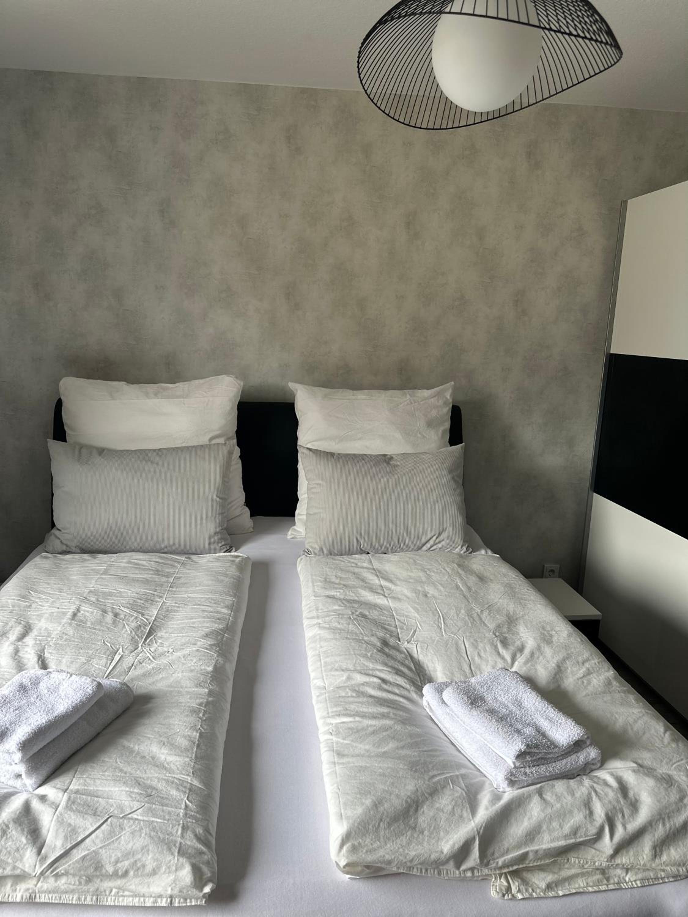FEWO am Deich 1 Zentral mit Stadtblick und Kontaktloser Check in