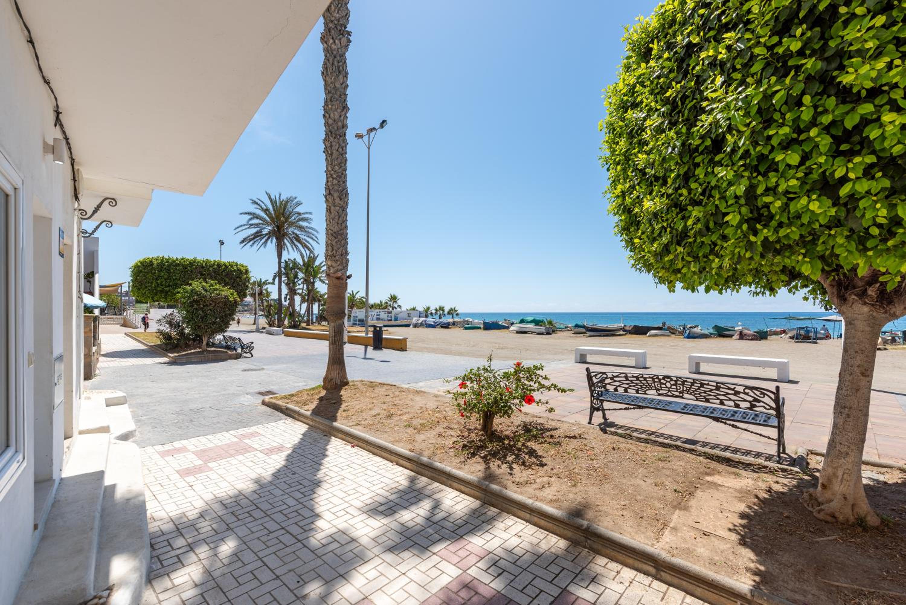 WintowinRentals Dream Home on the beachfront