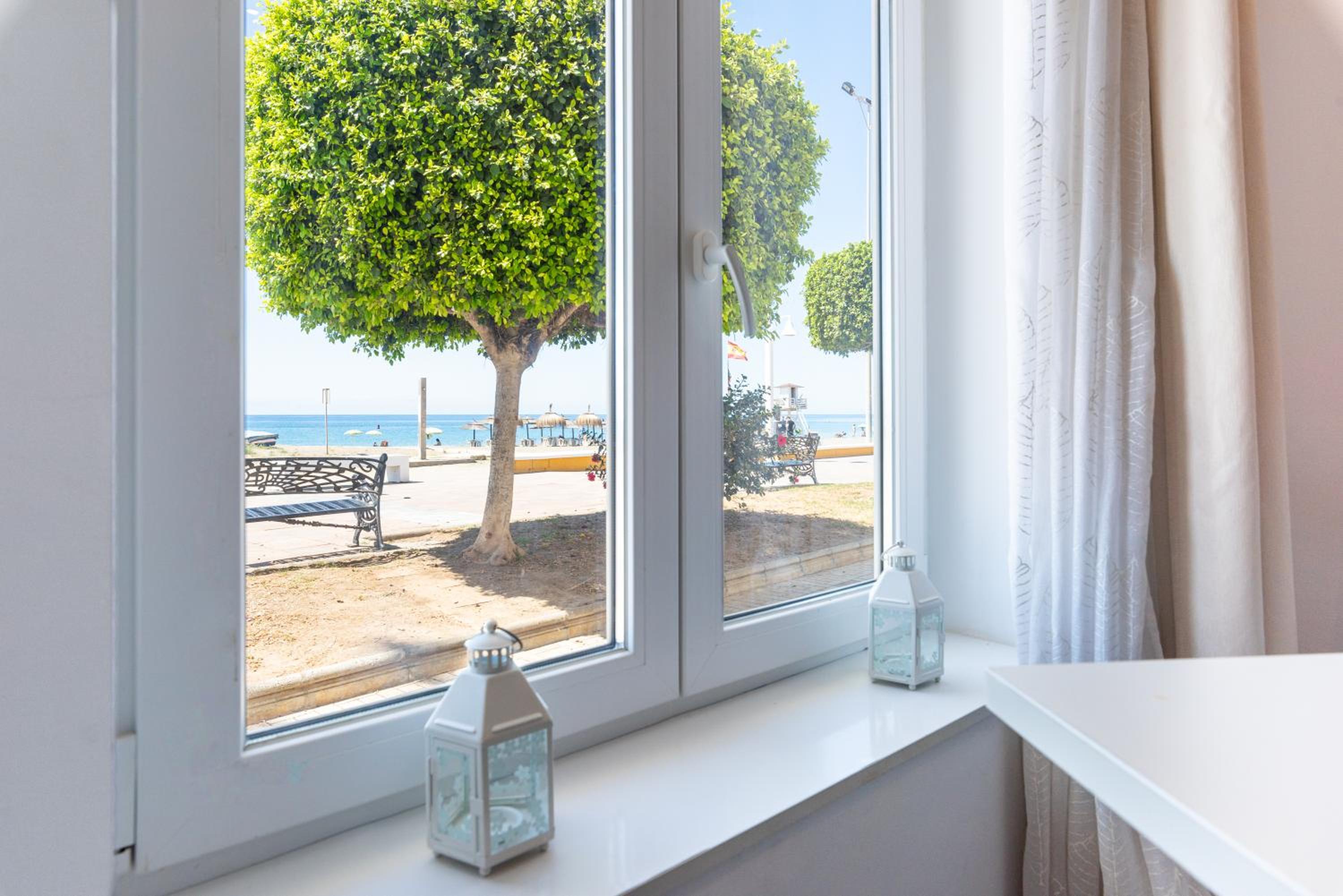 WintowinRentals Dream Home on the beachfront