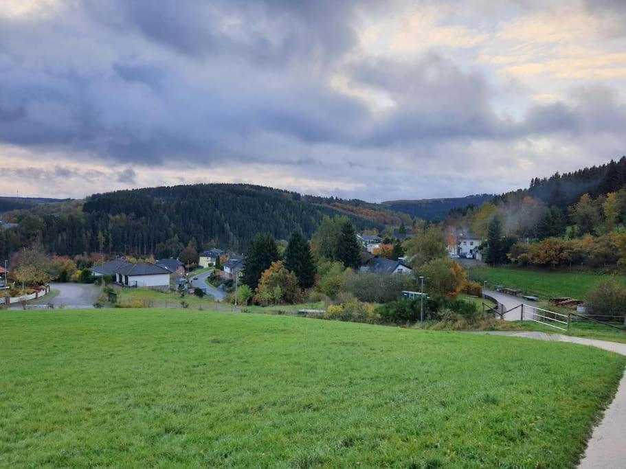 Holzhaus Chalet Nationalpark Eifel Hund willkommen