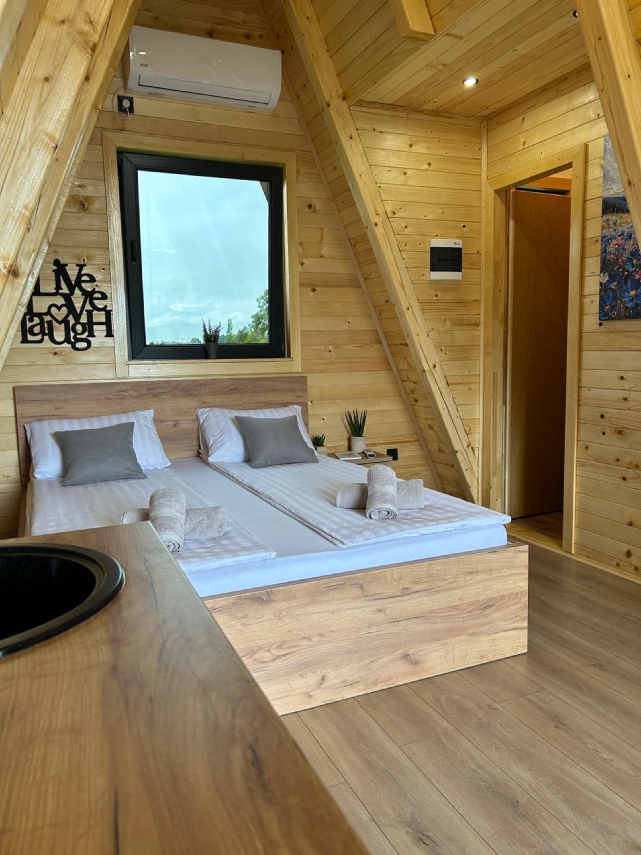 Honey Glamping Resort with jacuzzi