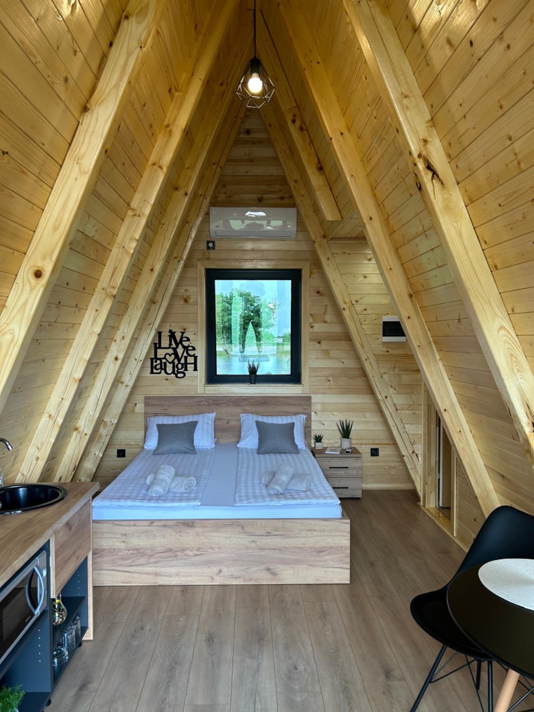 Honey Glamping Resort with jacuzzi