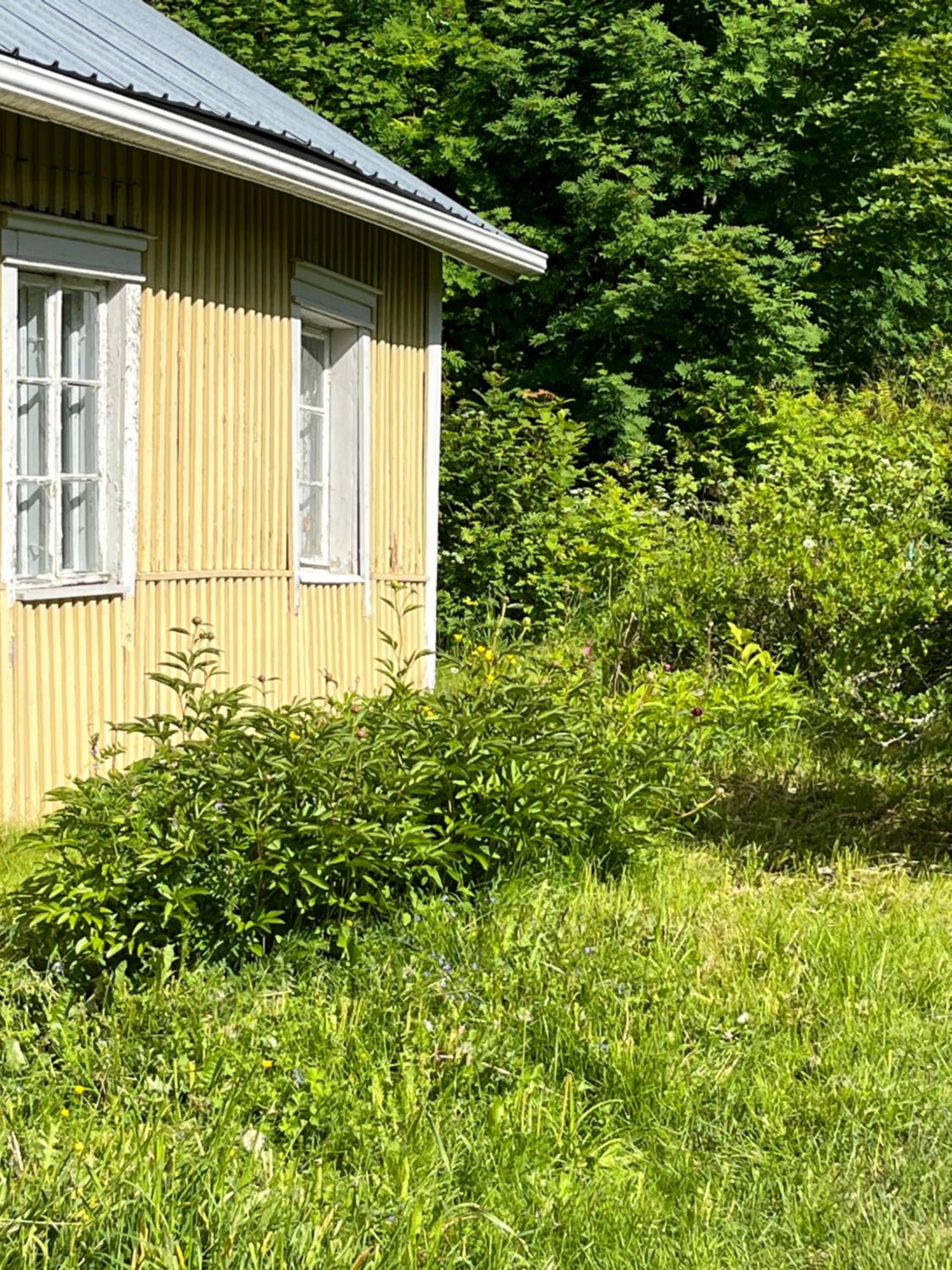 Vaatimaton mummonmökki, Valkola, no running water