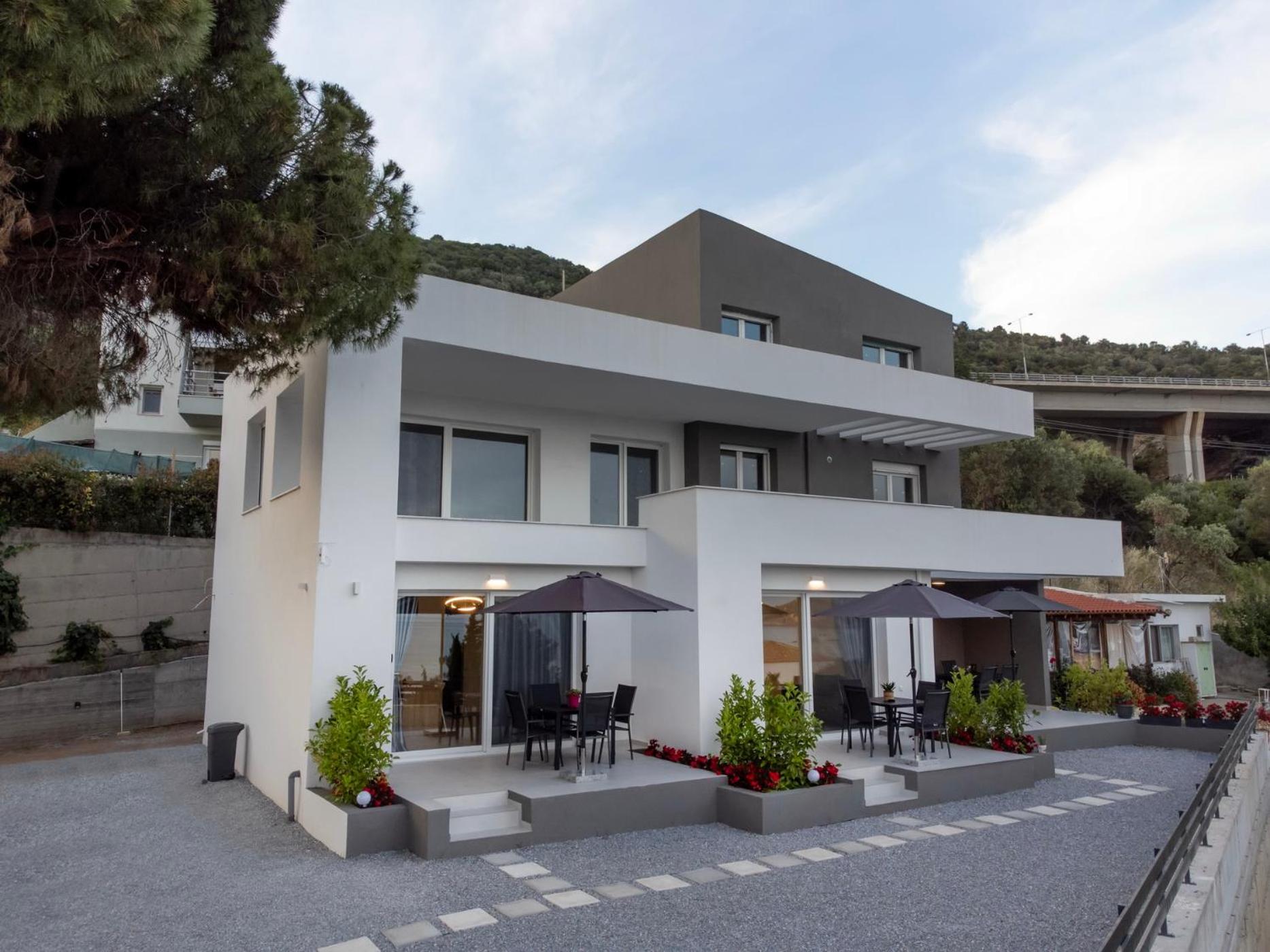 Aquarama Suites