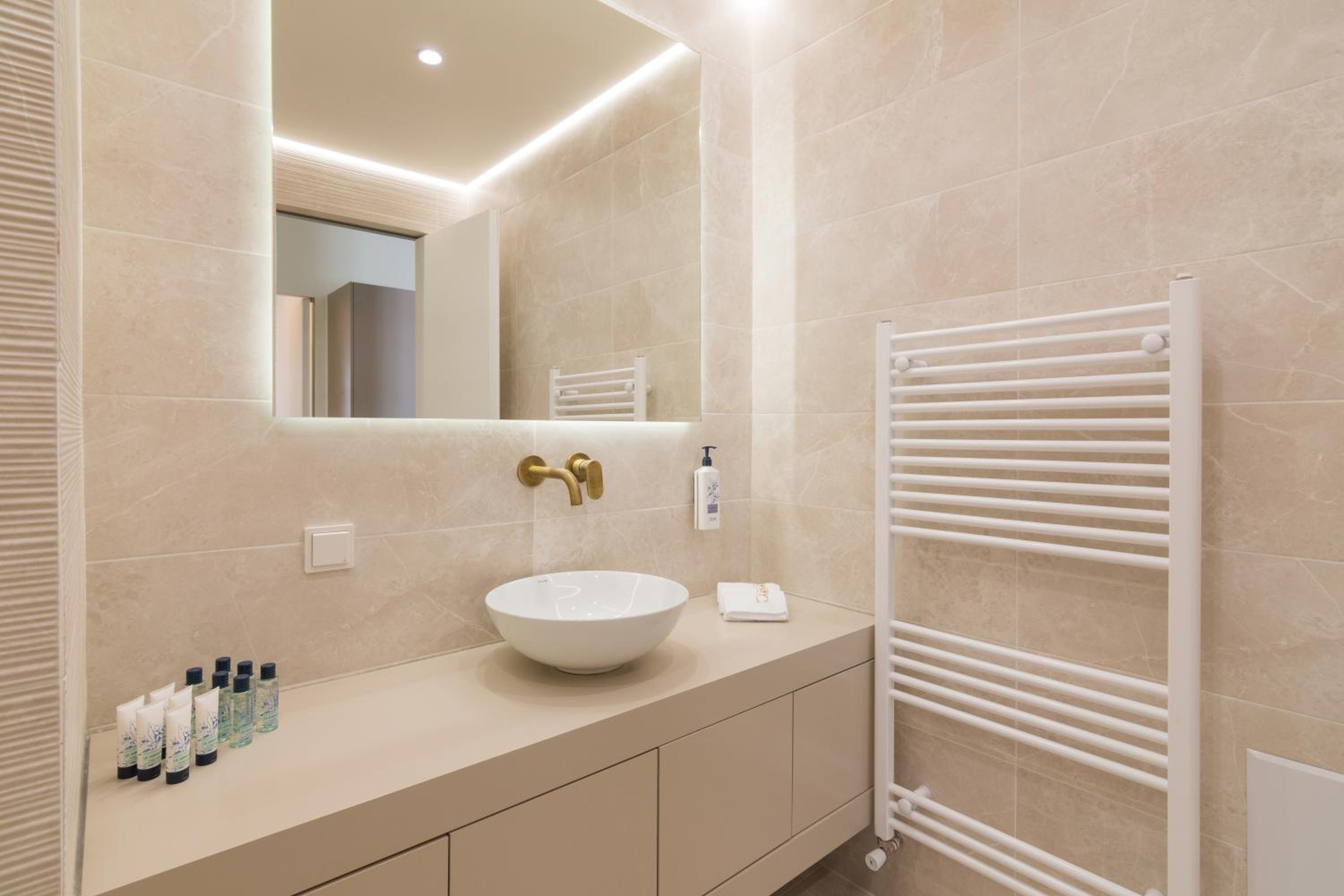 Socrates Fully Equipped Apartments with Unique Design