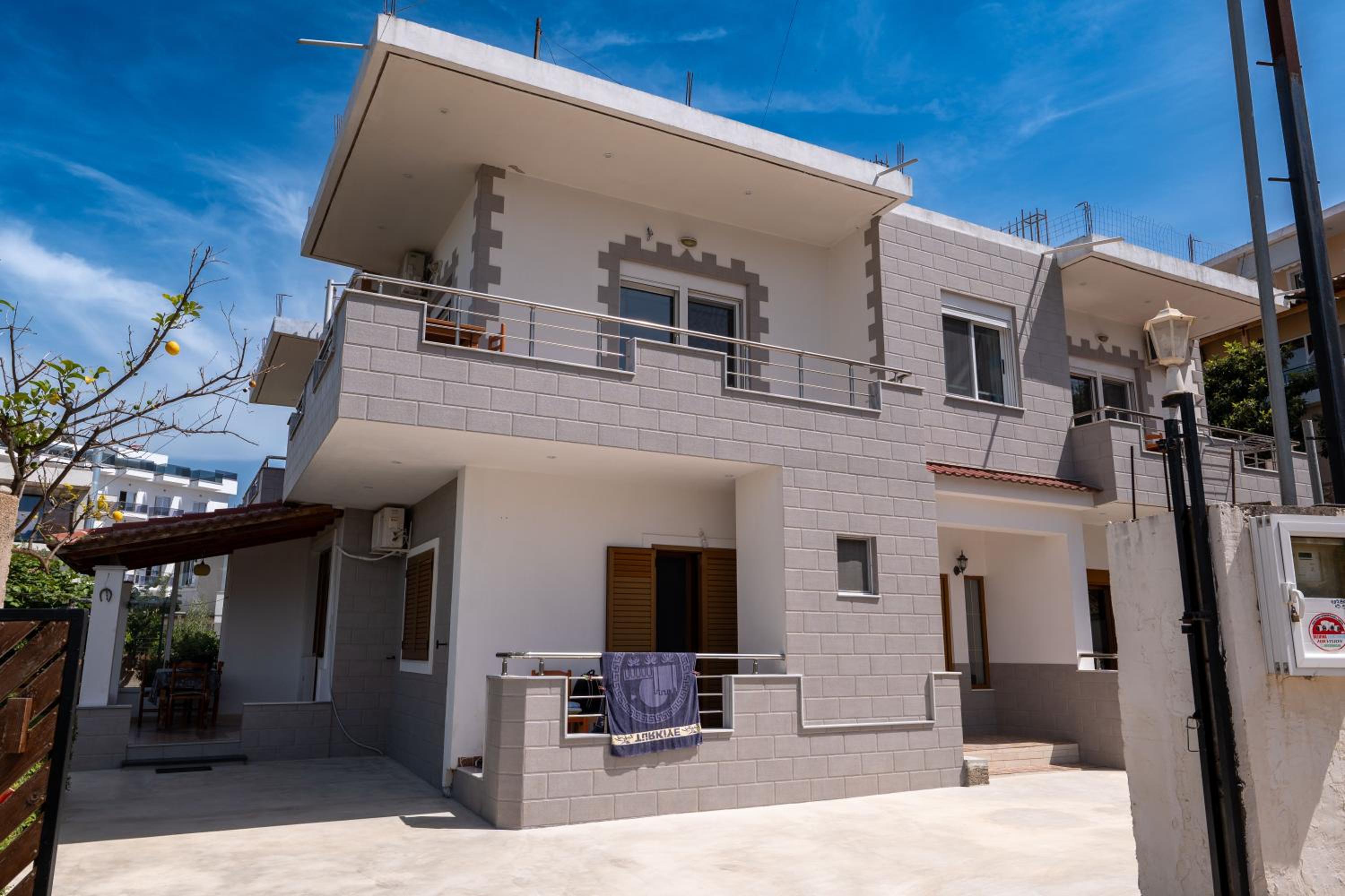 Vila Ylli Gjika