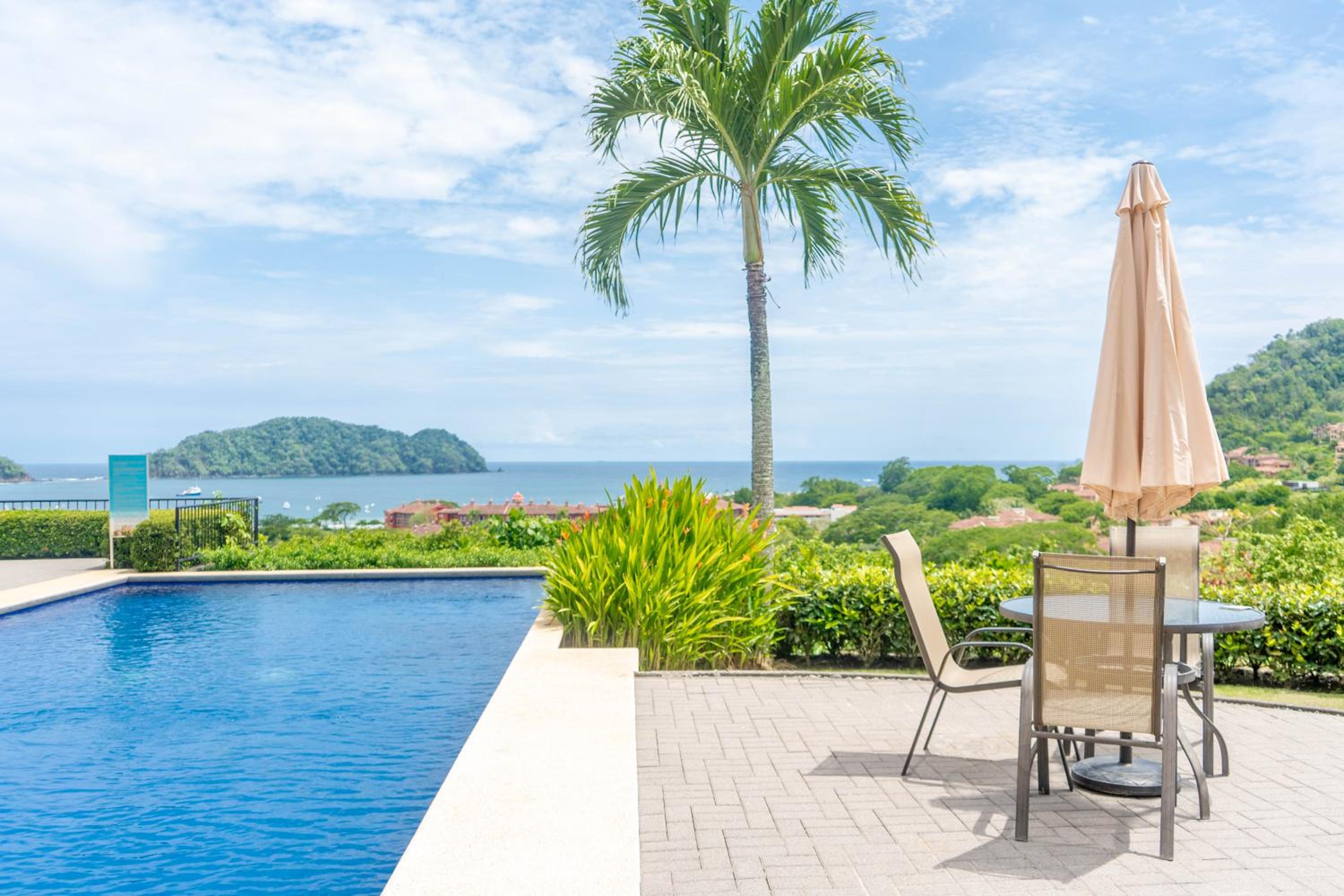 Luxury, ocean view, 3-bedroom condo @ Los Sueños