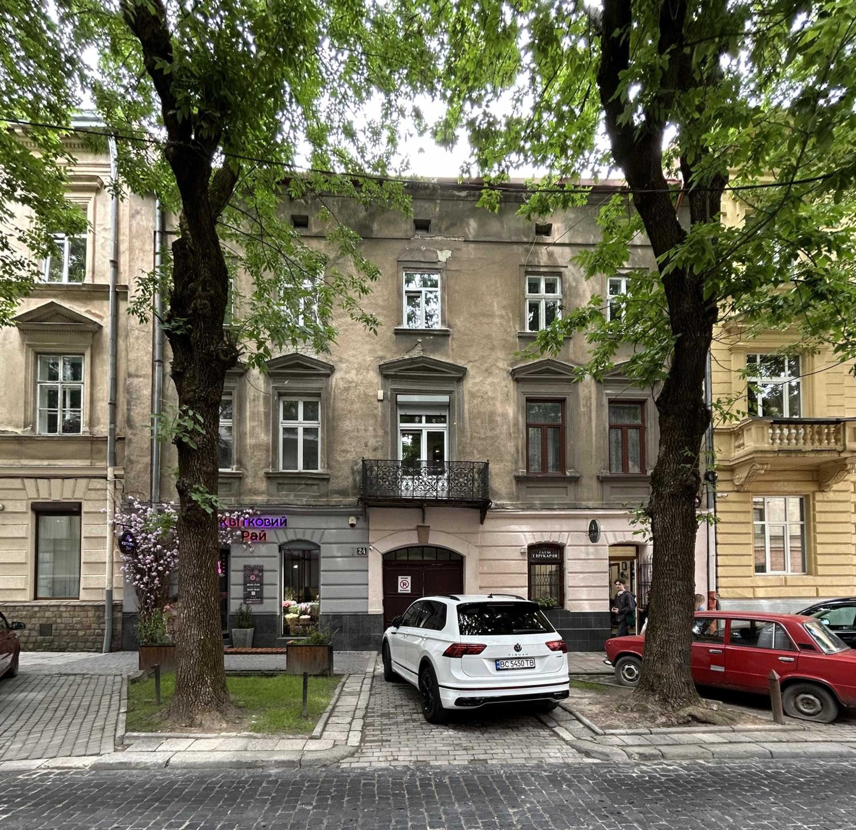 Modern Apartment, 5mins to Rynok Square