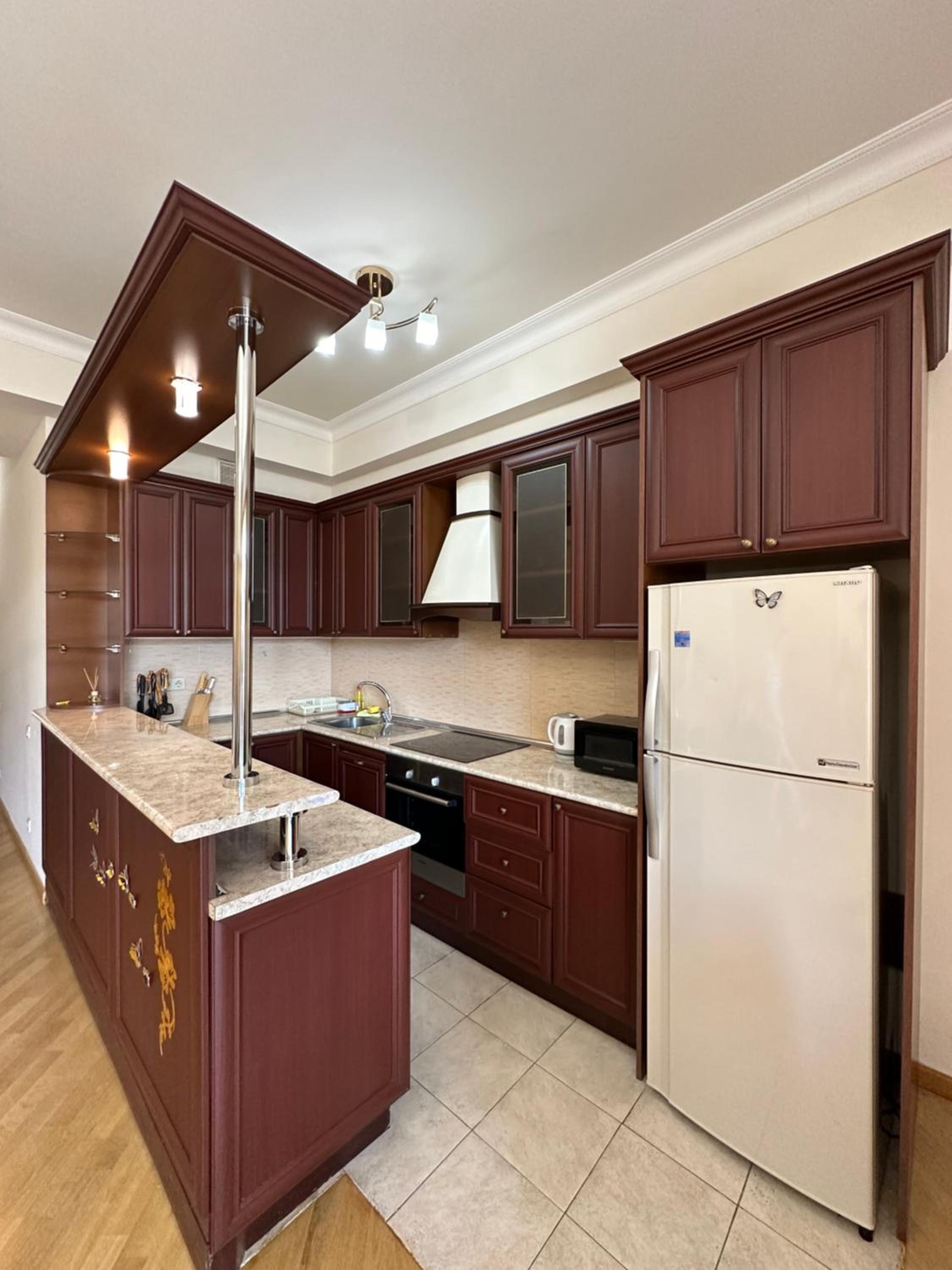 Aram street, 1 bedroom Comfy & Sunny apart with Open balcony DI480