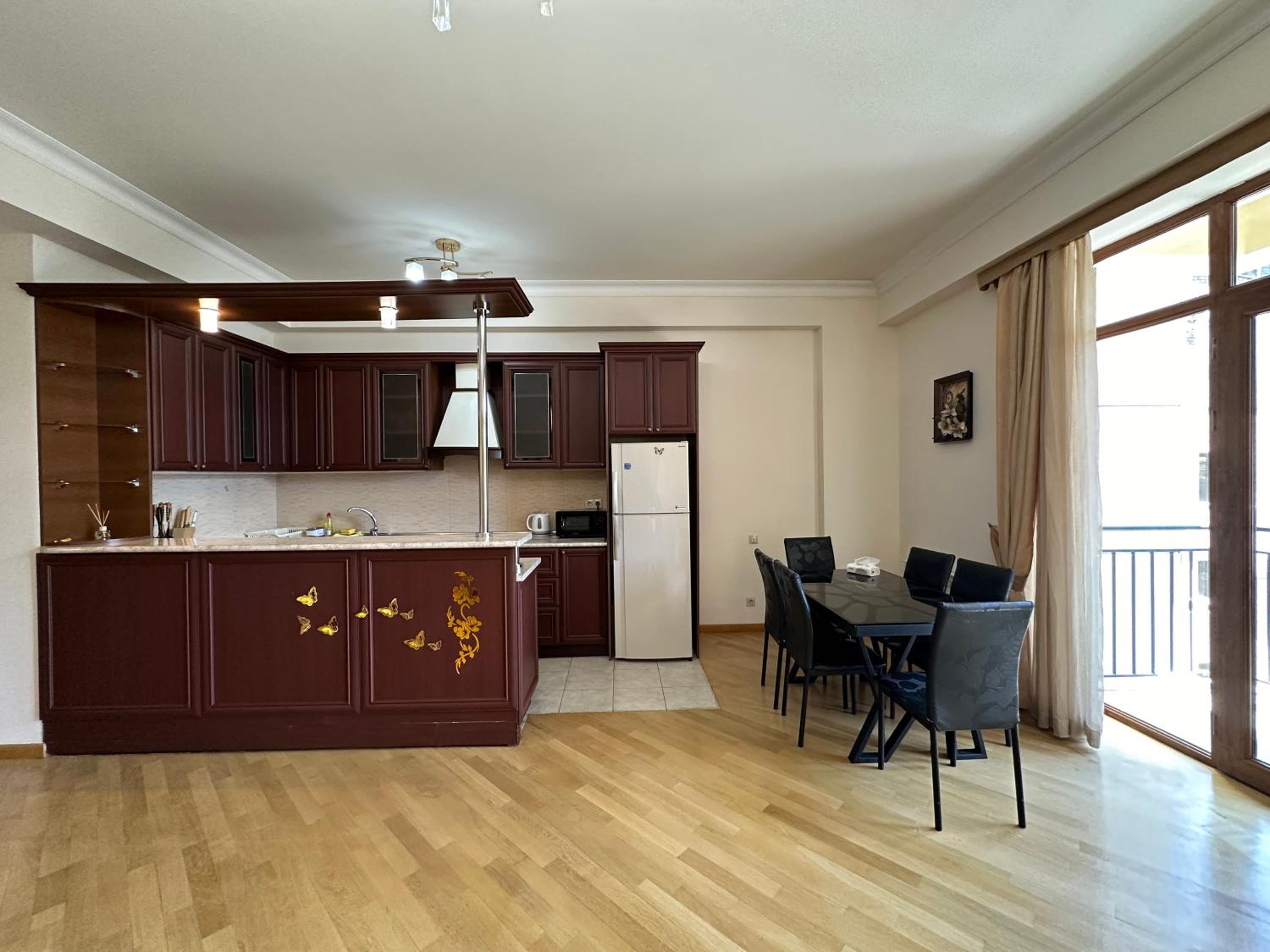 Aram street, 1 bedroom Comfy & Sunny apart with Open balcony DI480