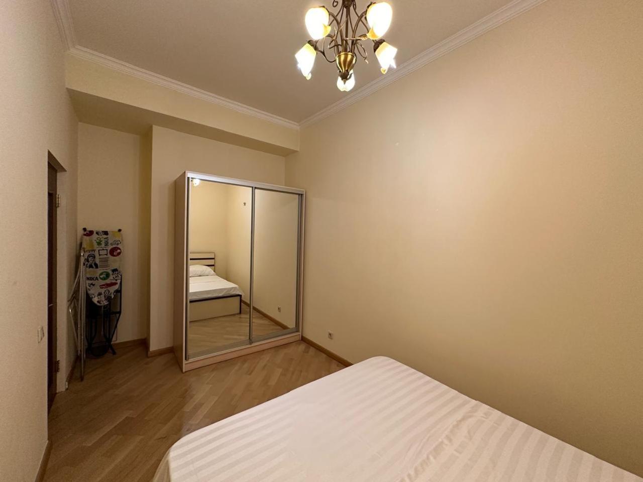 Aram street, 1 bedroom Comfy & Sunny apart with Open balcony DI480