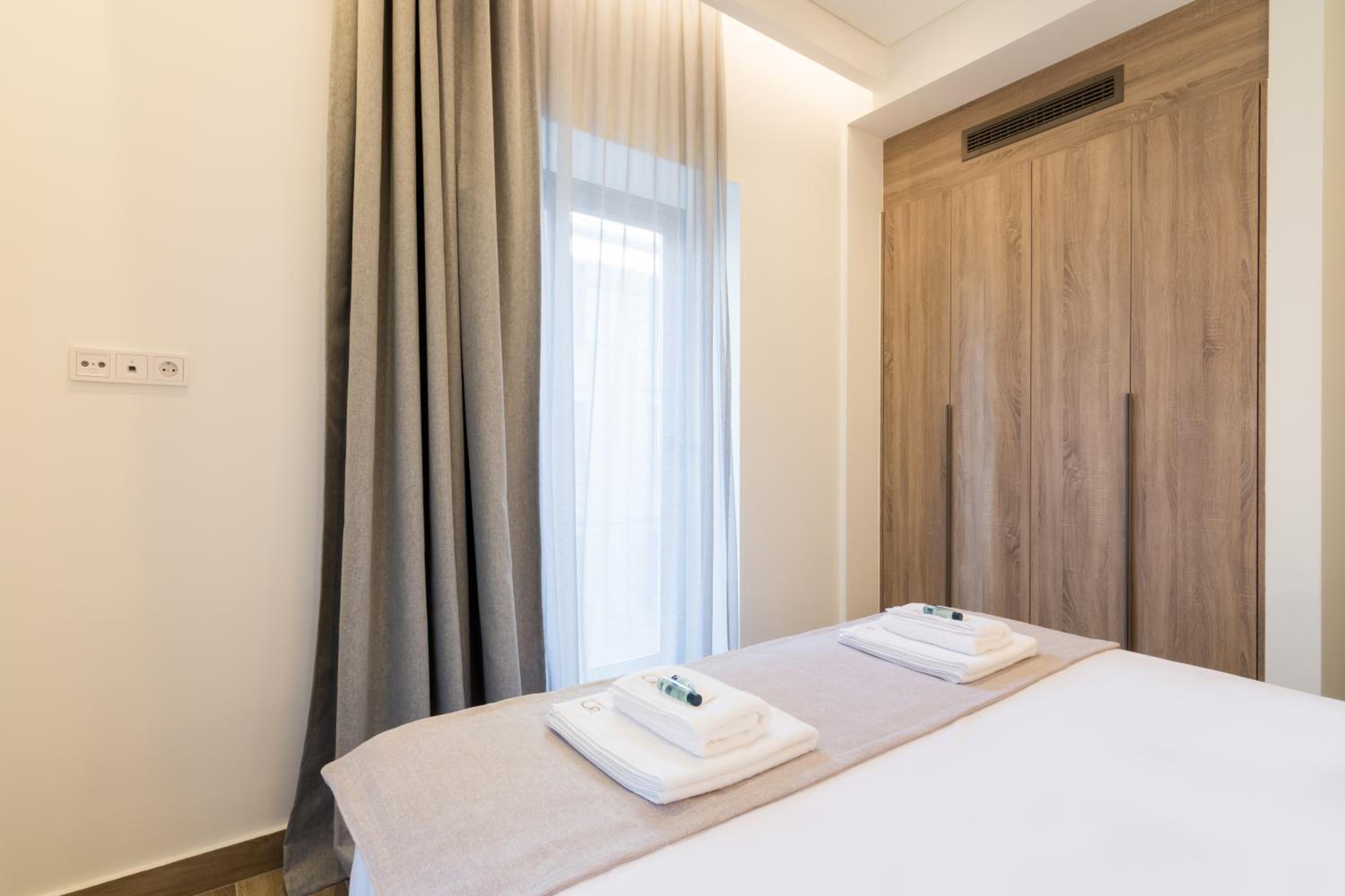 Socrates Fully Equipped Apartments with Unique Design