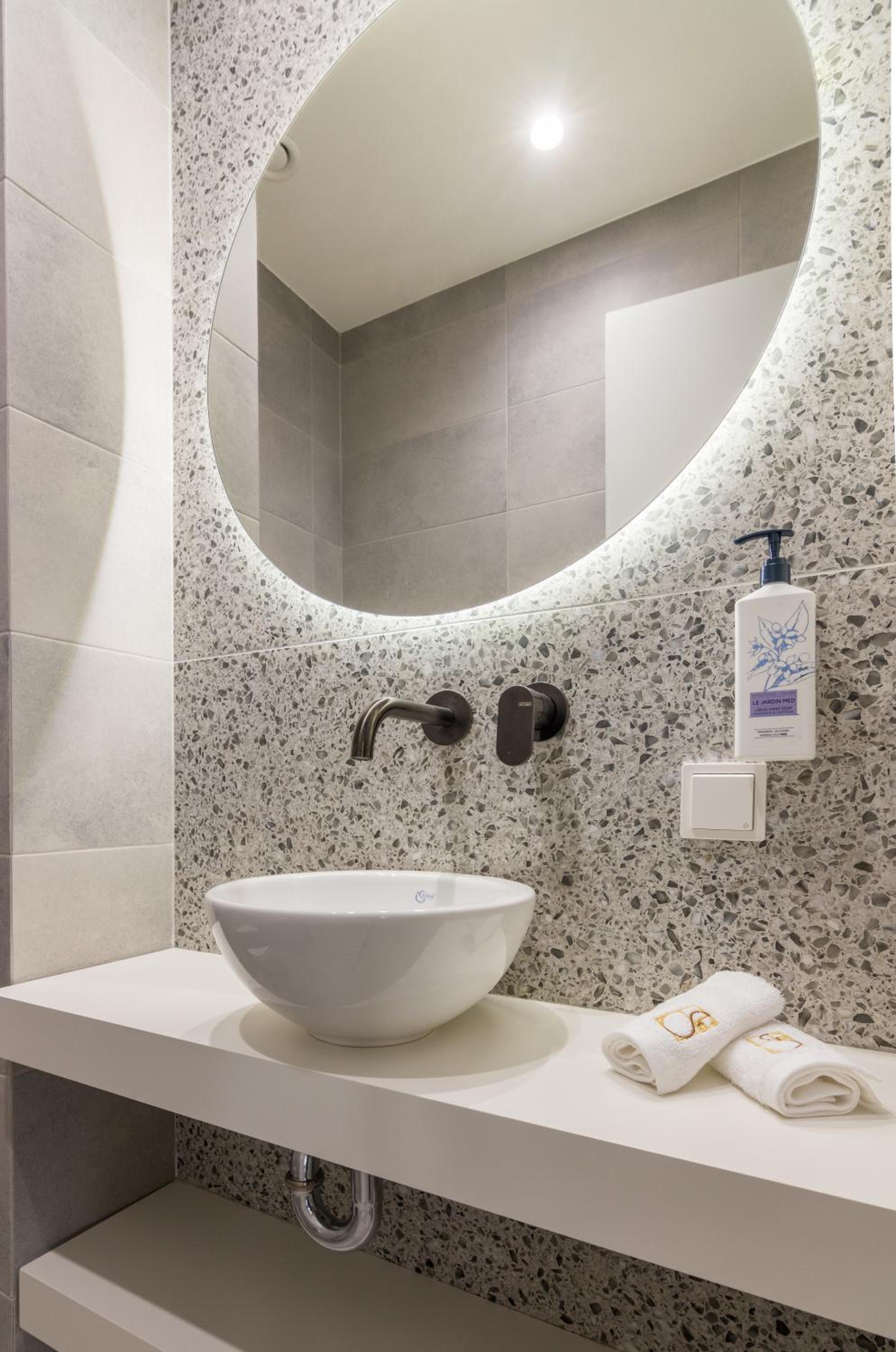 Socrates Fully Equipped Apartments with Unique Design