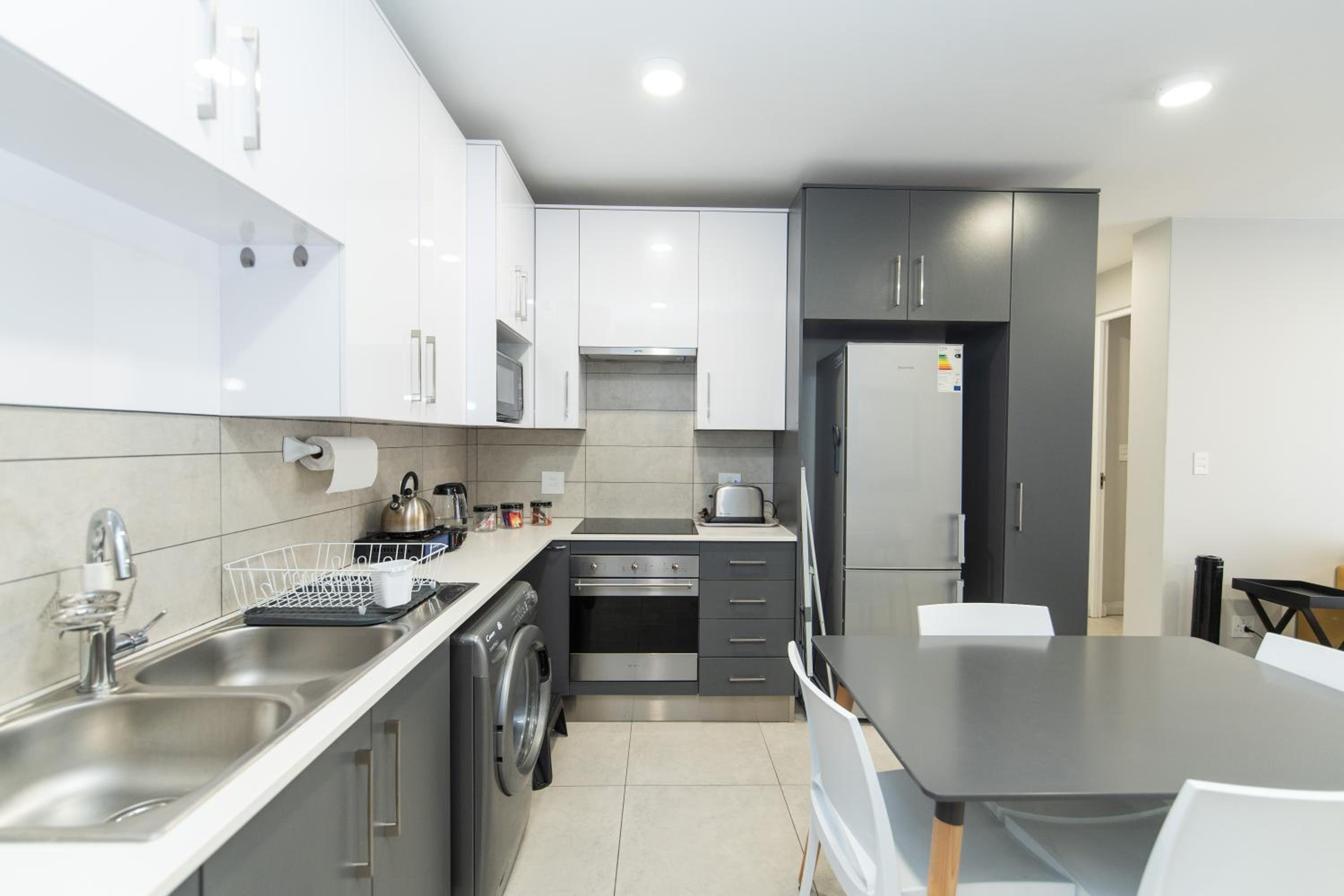 Cozy Modern Apartment At Bellamare