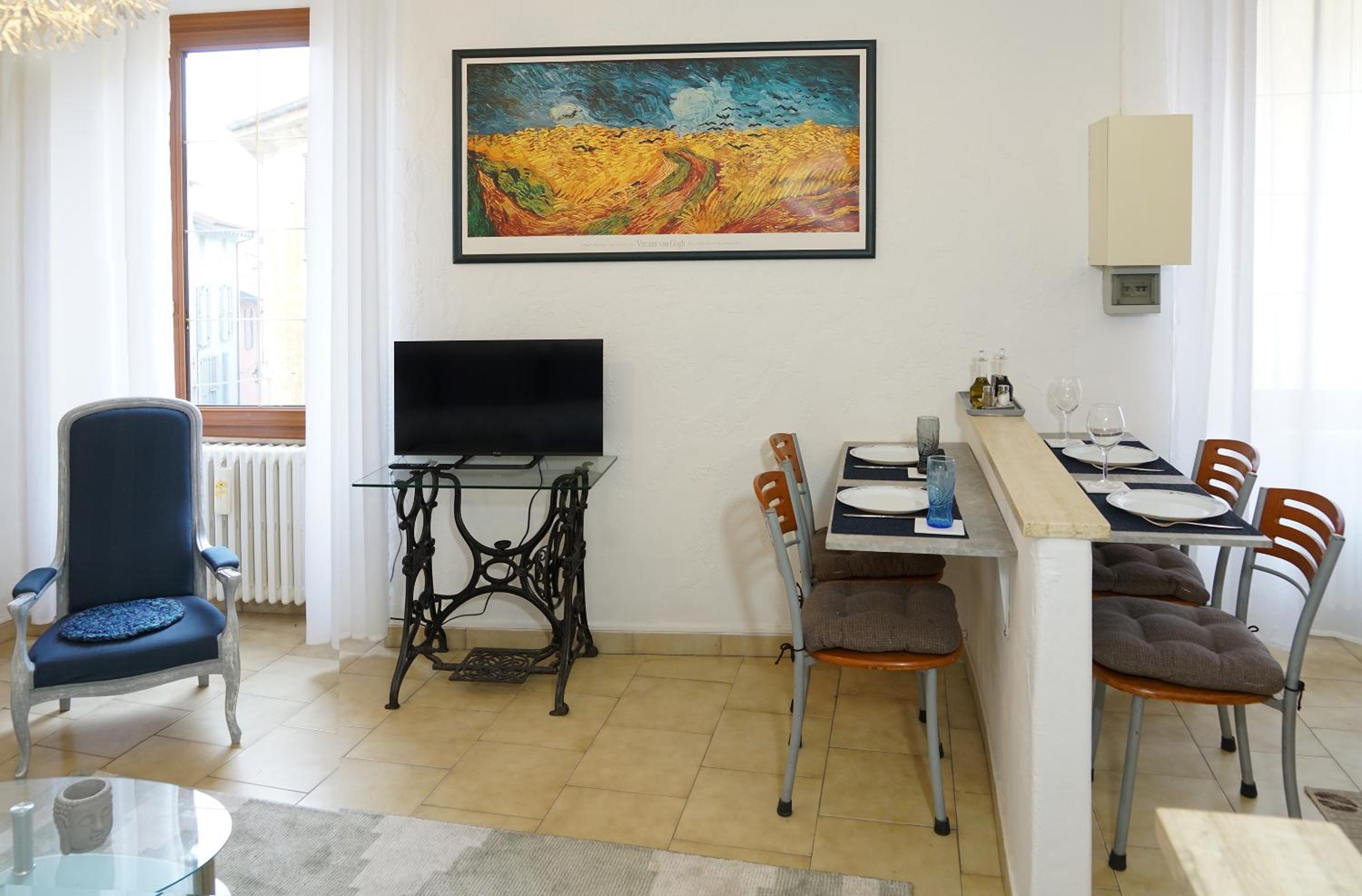 Casa Maribel en Luino — dining