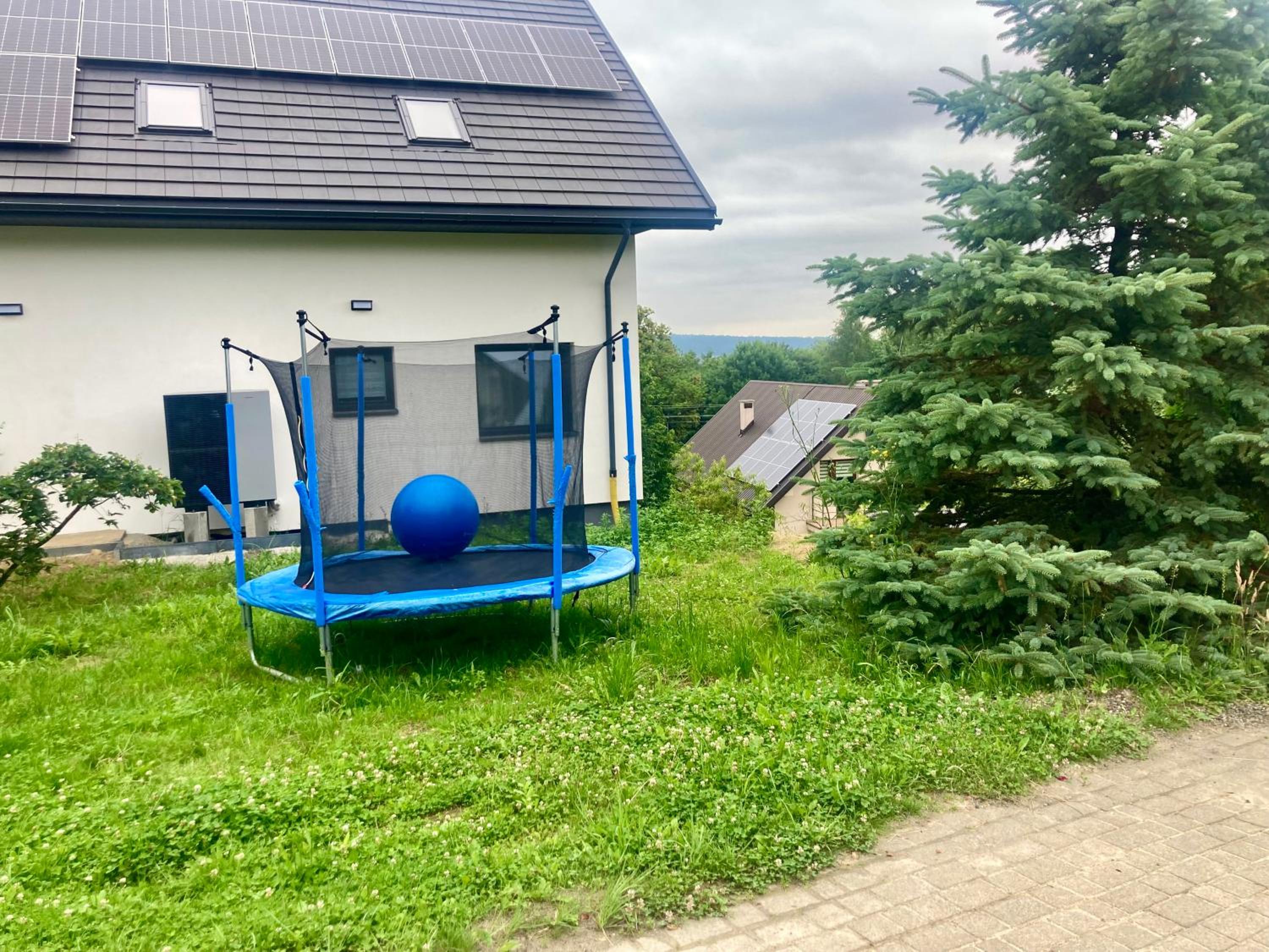 Tymi3 Dom na wzgórzu przy stoku