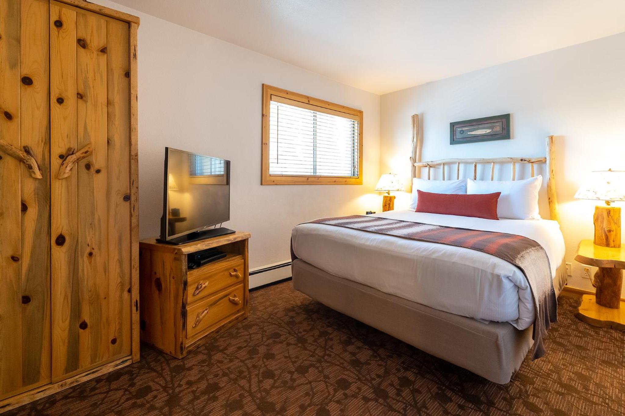 Red Wolf Lakeside Lodge - Property Image 20