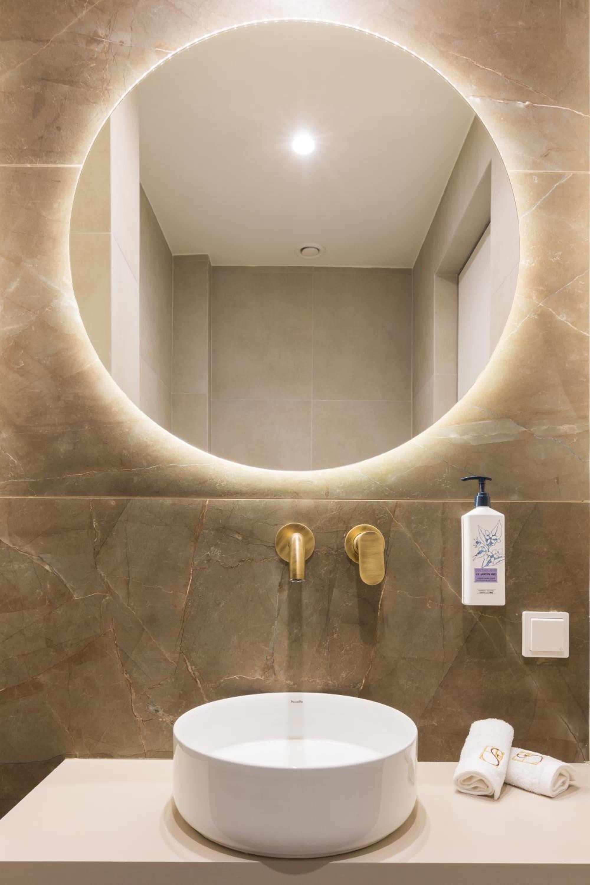 Socrates Fully Equipped Apartments with Unique Design