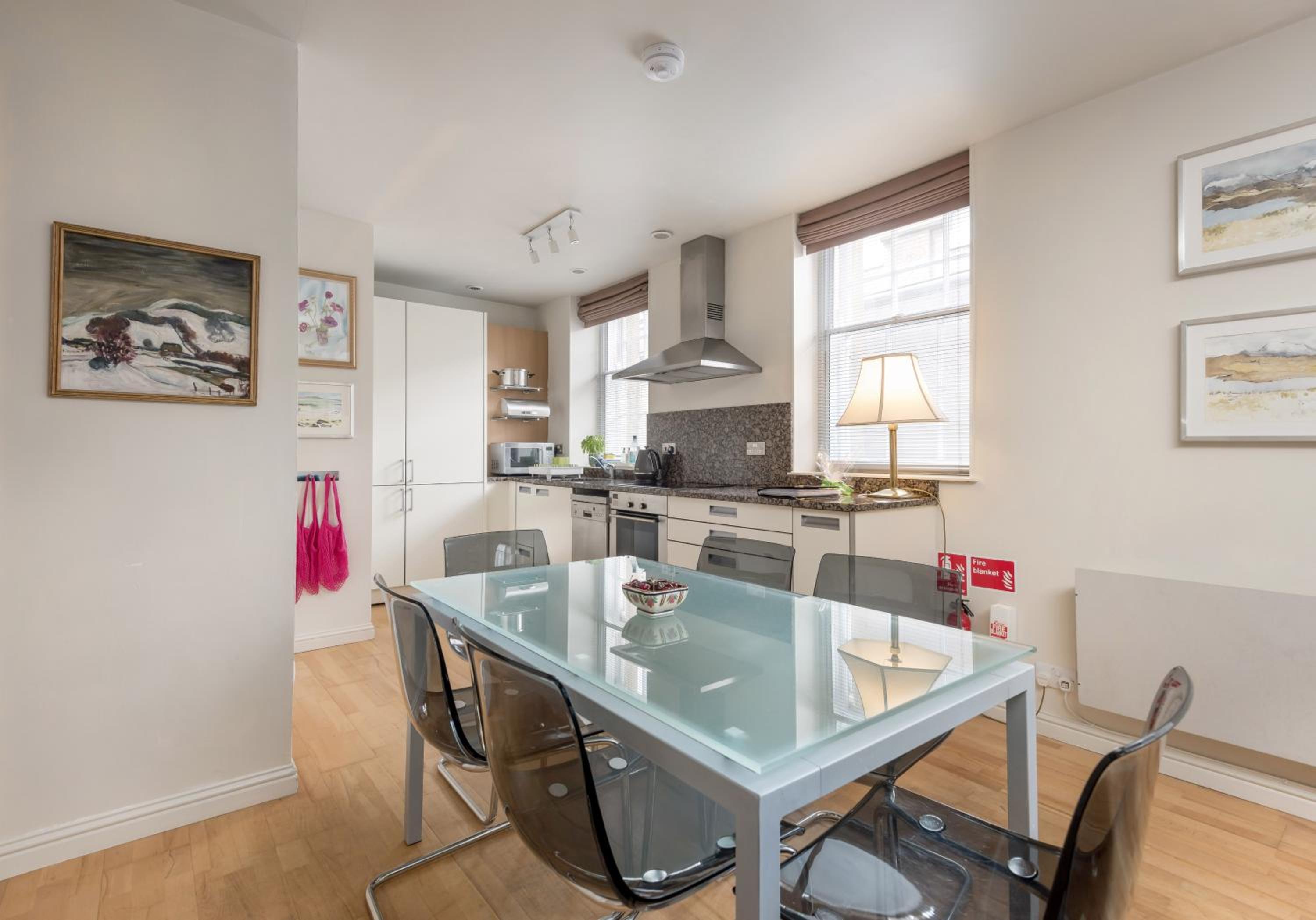 Causewayside Apartment - The Edinburgh Address view 4