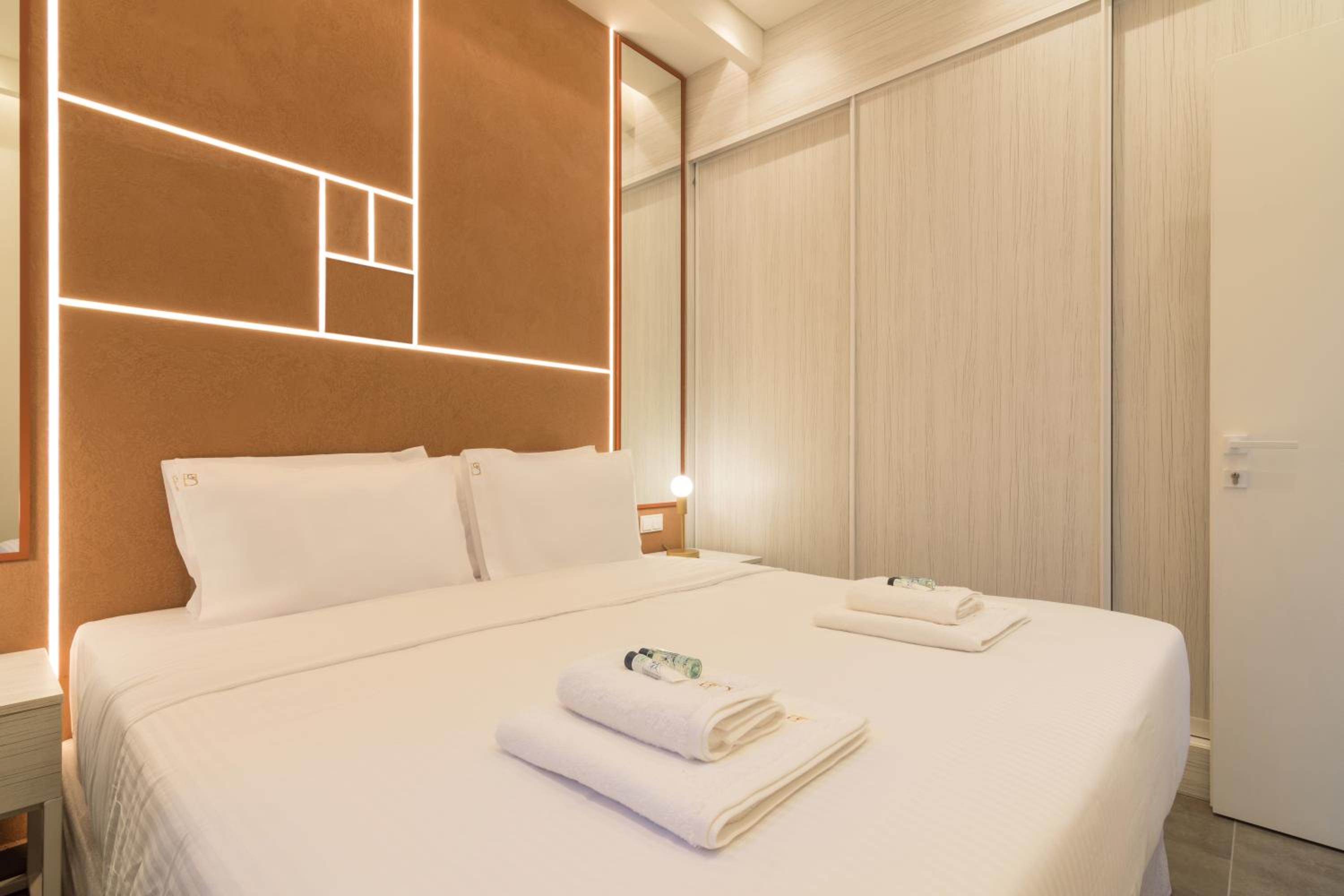 Socrates Fully Equipped Apartments with Unique Design