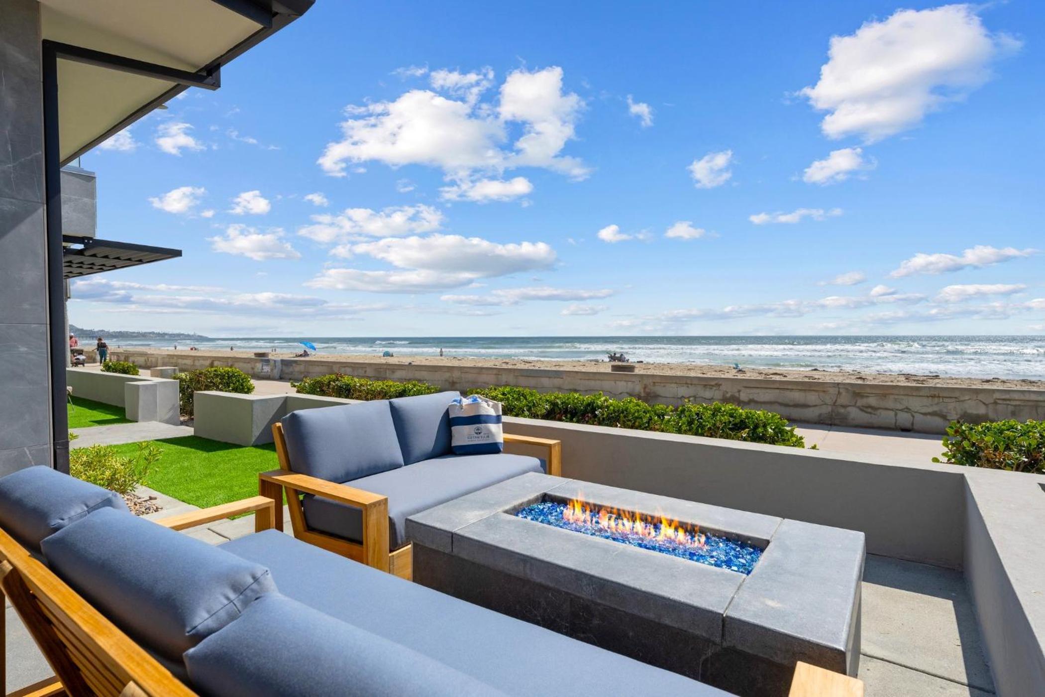 B5129 Bluewater Oceanfront 1 North view 2