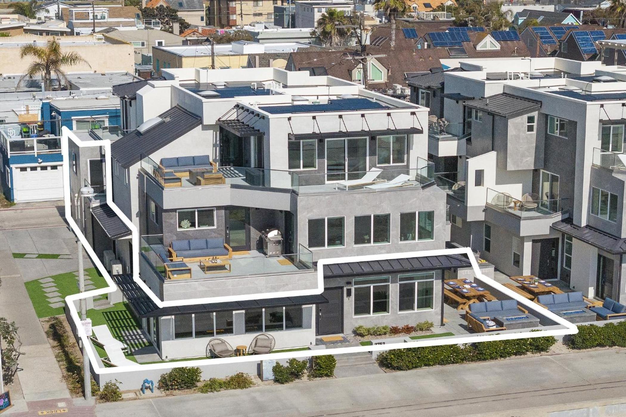 B5129 Bluewater Oceanfront 1 North view 4