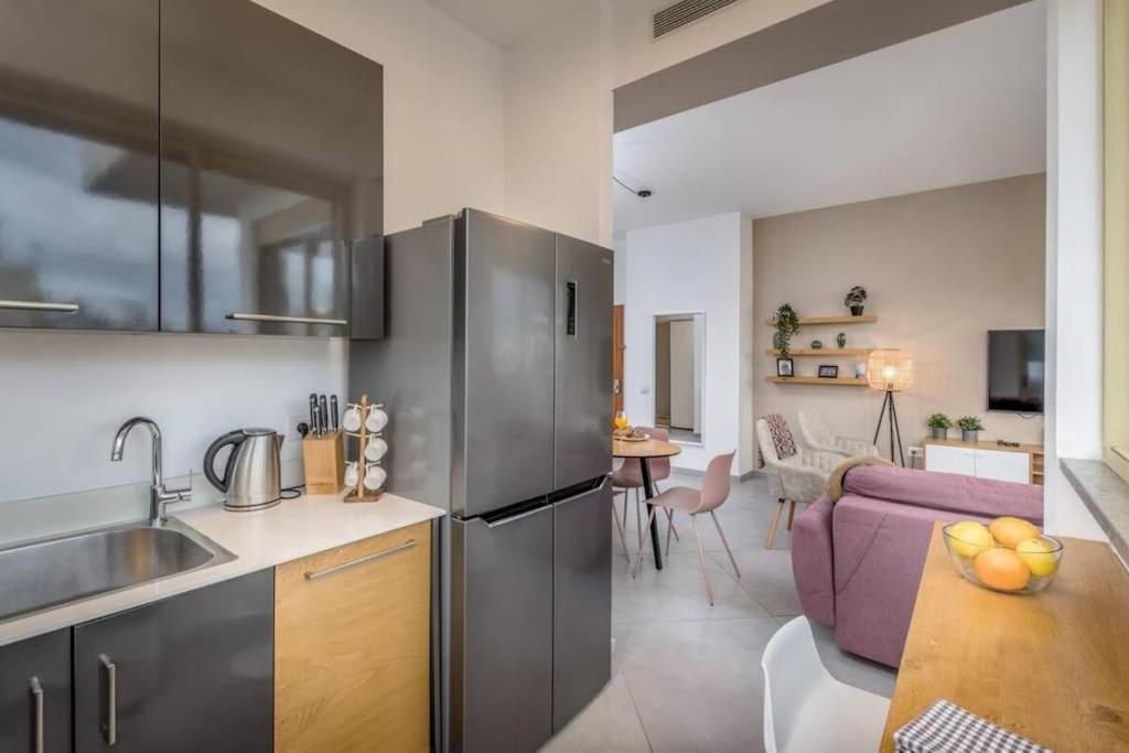 New Sunny 2BR By Bograshov Beach view 4