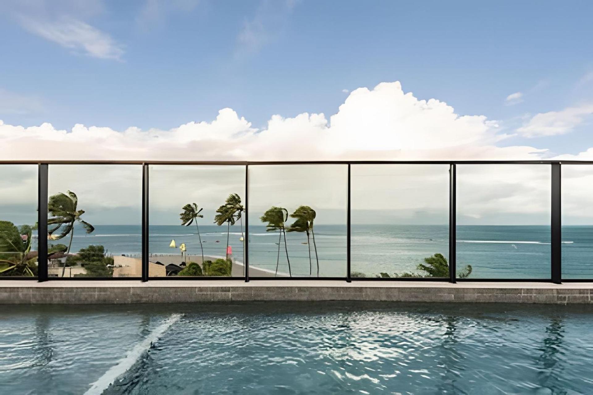 Beachfront flat at Porto de Galinhas beach, close to the natural pools.