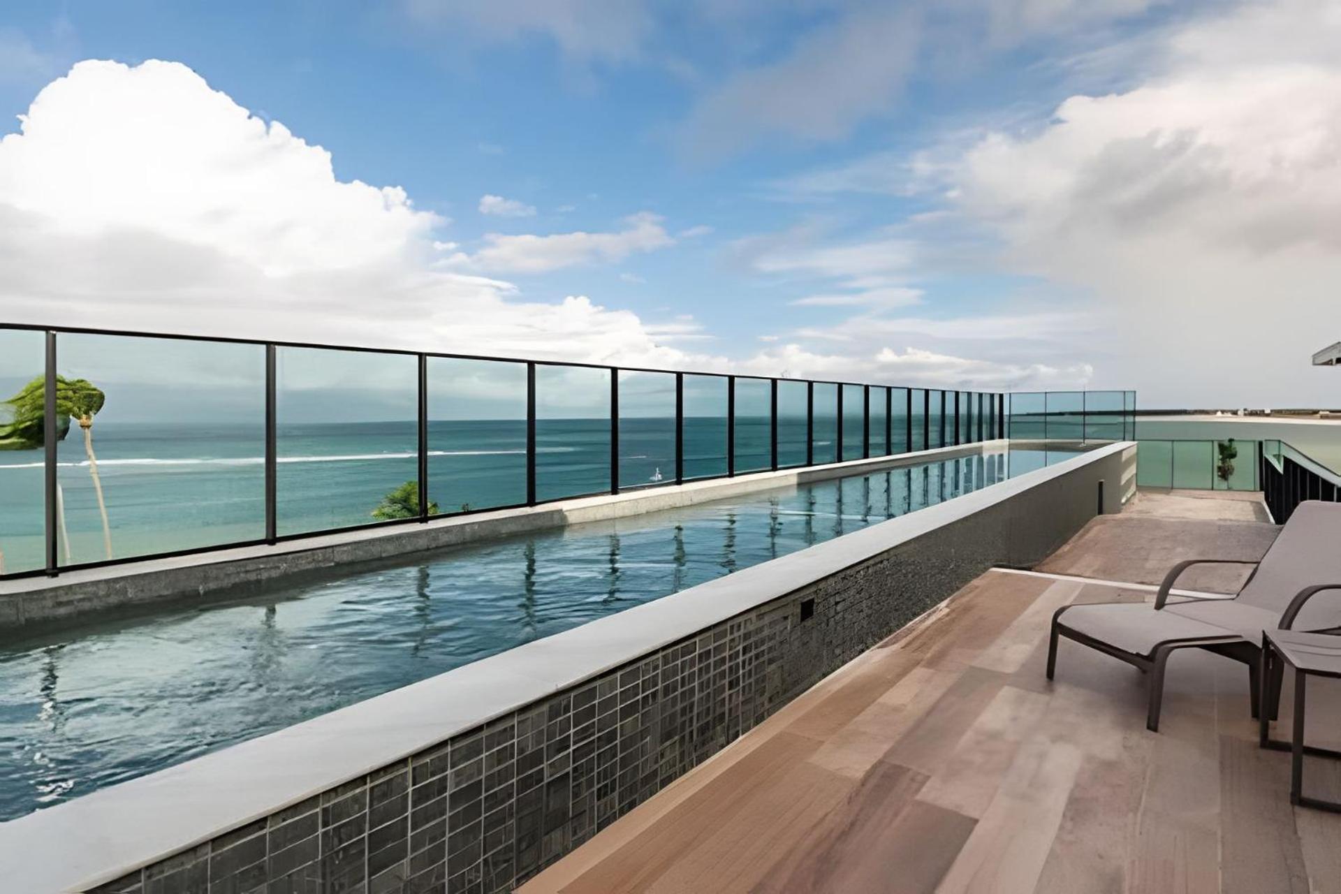 Beachfront flat at Porto de Galinhas beach, close to the natural pools.