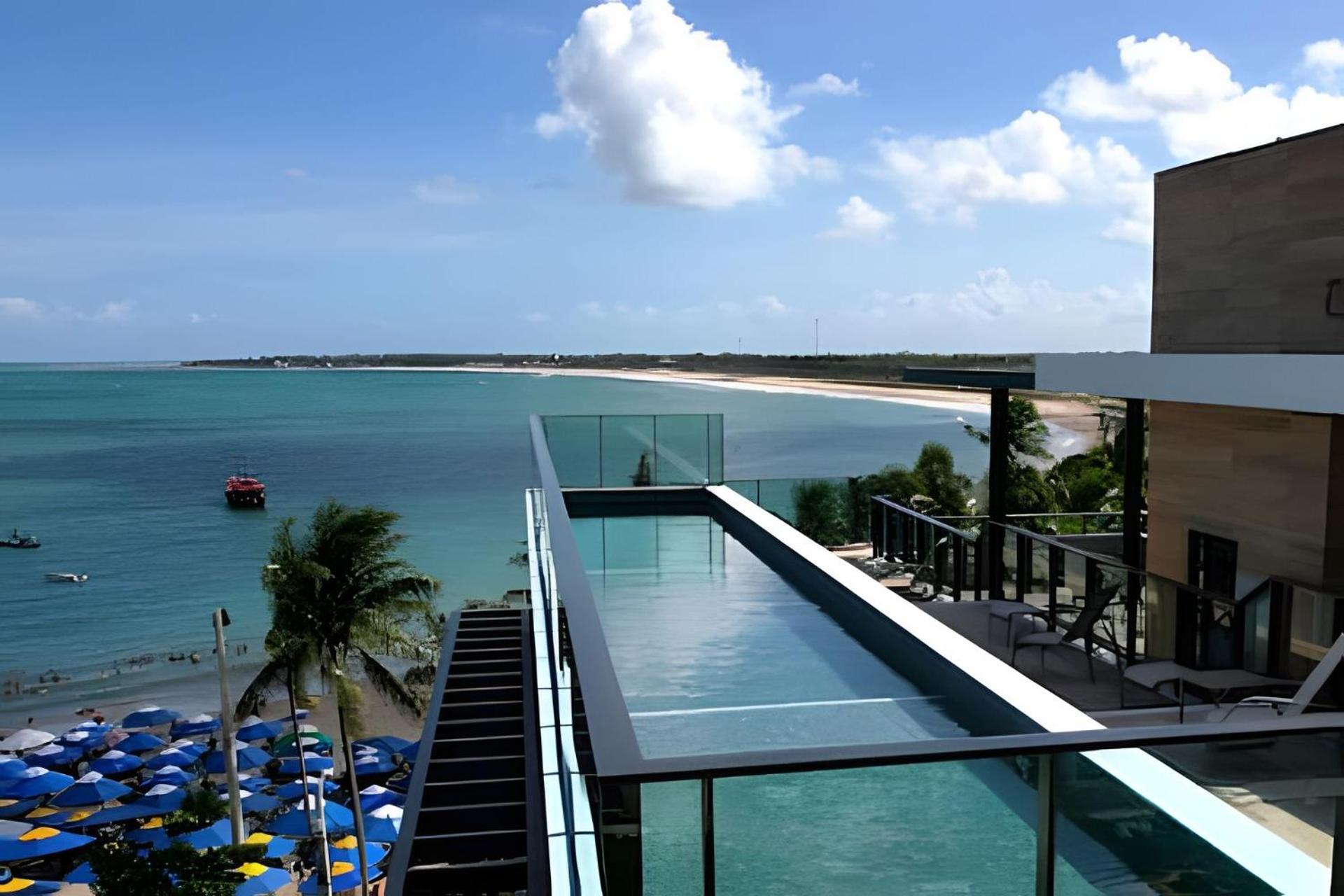 Beachfront flat at Porto de Galinhas beach, close to the natural pools.
