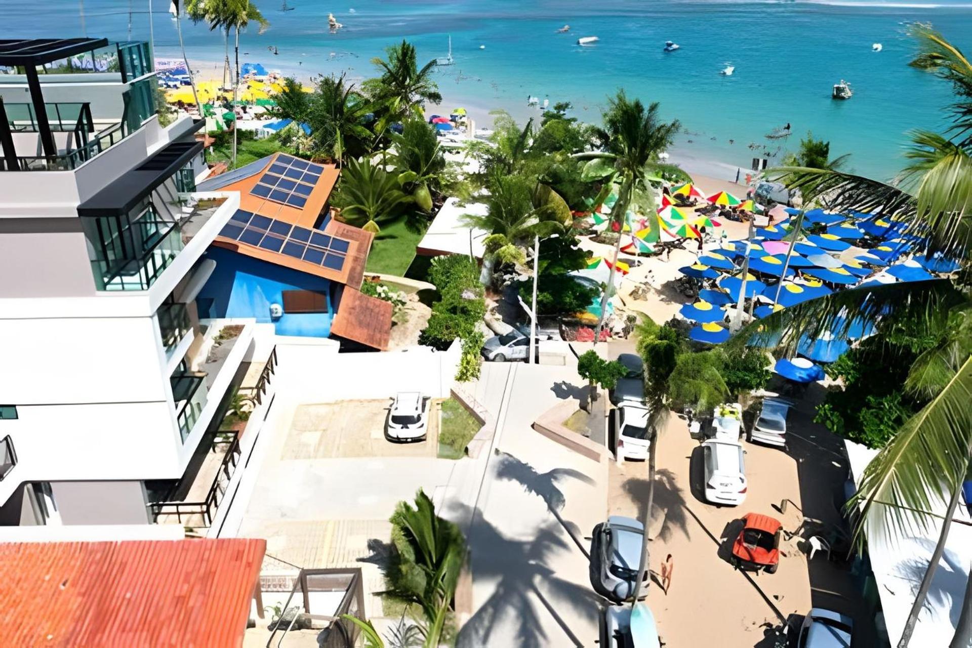 Beachfront flat at Porto de Galinhas beach, close to the natural pools.