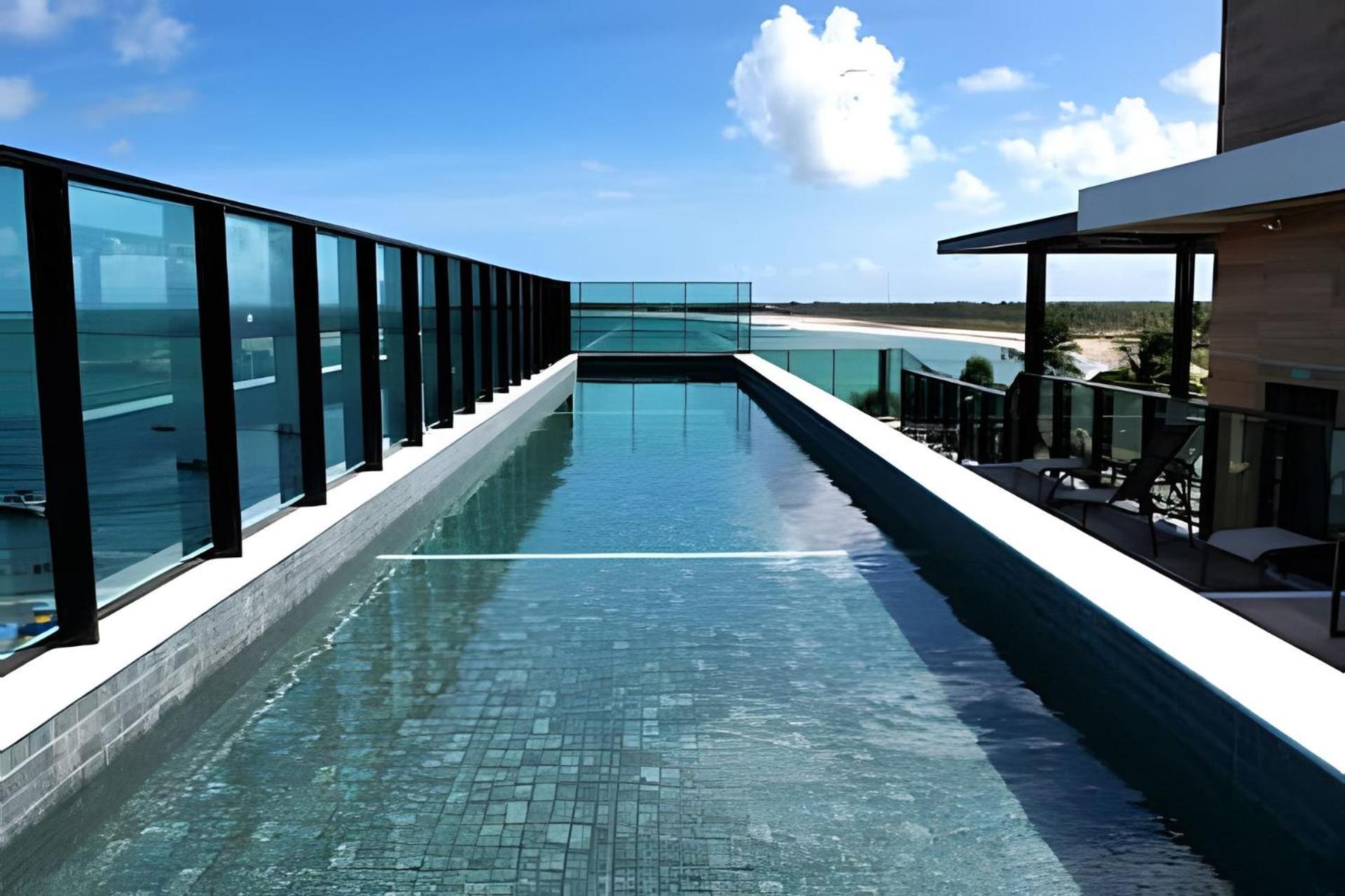 Beachfront flat at Porto de Galinhas beach, close to the natural pools.