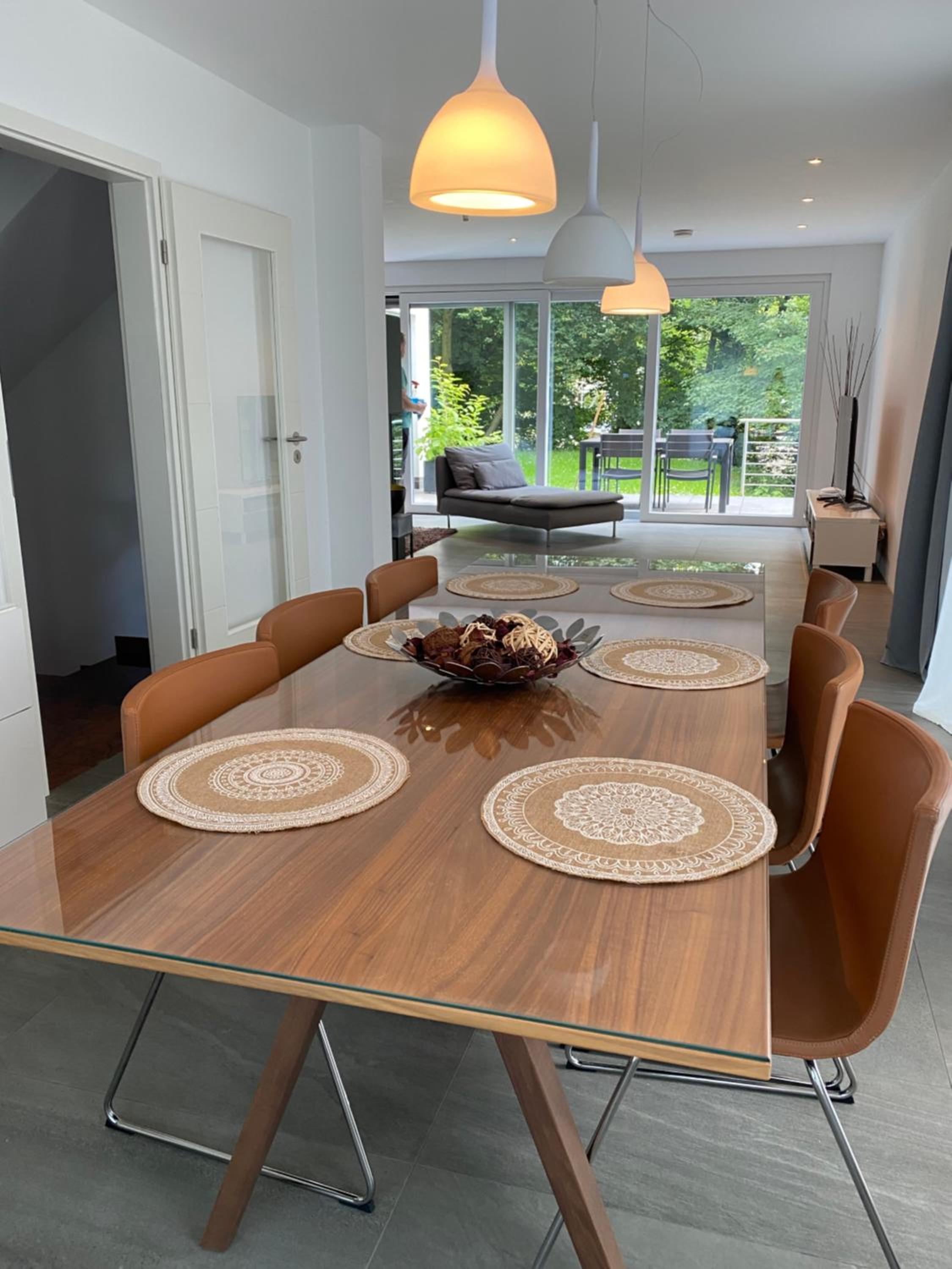 Modernes Ferienhaus mit 2 Balkonen, Terrasse und Garten !