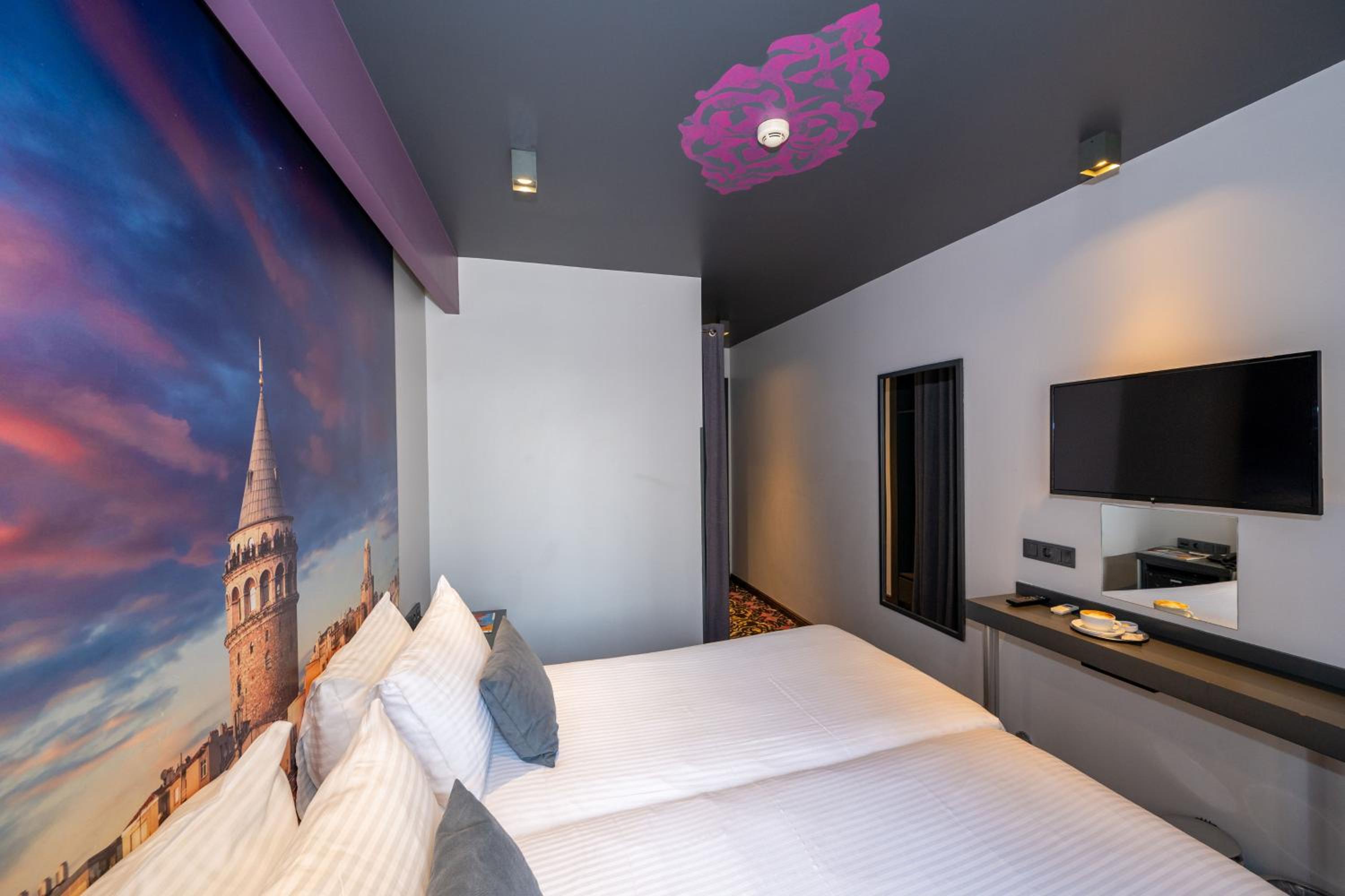 Tulip City Hotel - Image 59